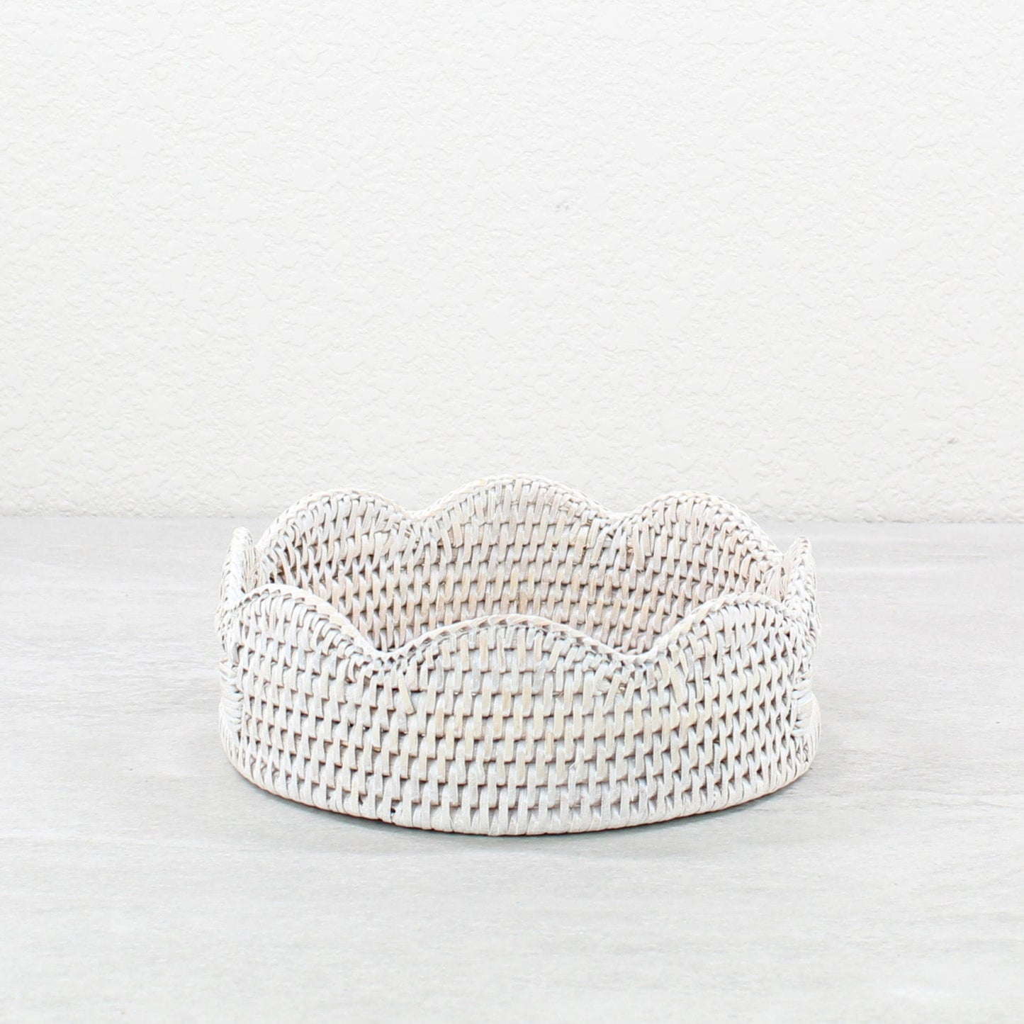 ECO HANDCRAFT whitewashed round rattan tray with scalloped edges, perfect for keys, jewelry, or spa accessories