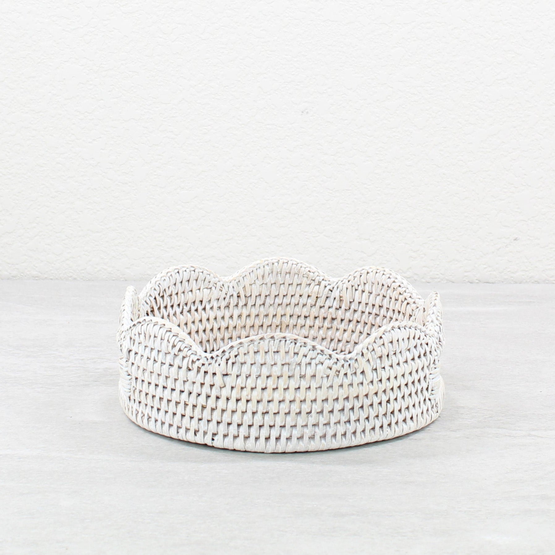 ECO HANDCRAFT whitewashed round rattan tray with scalloped edges, perfect for keys, jewelry, or spa accessories