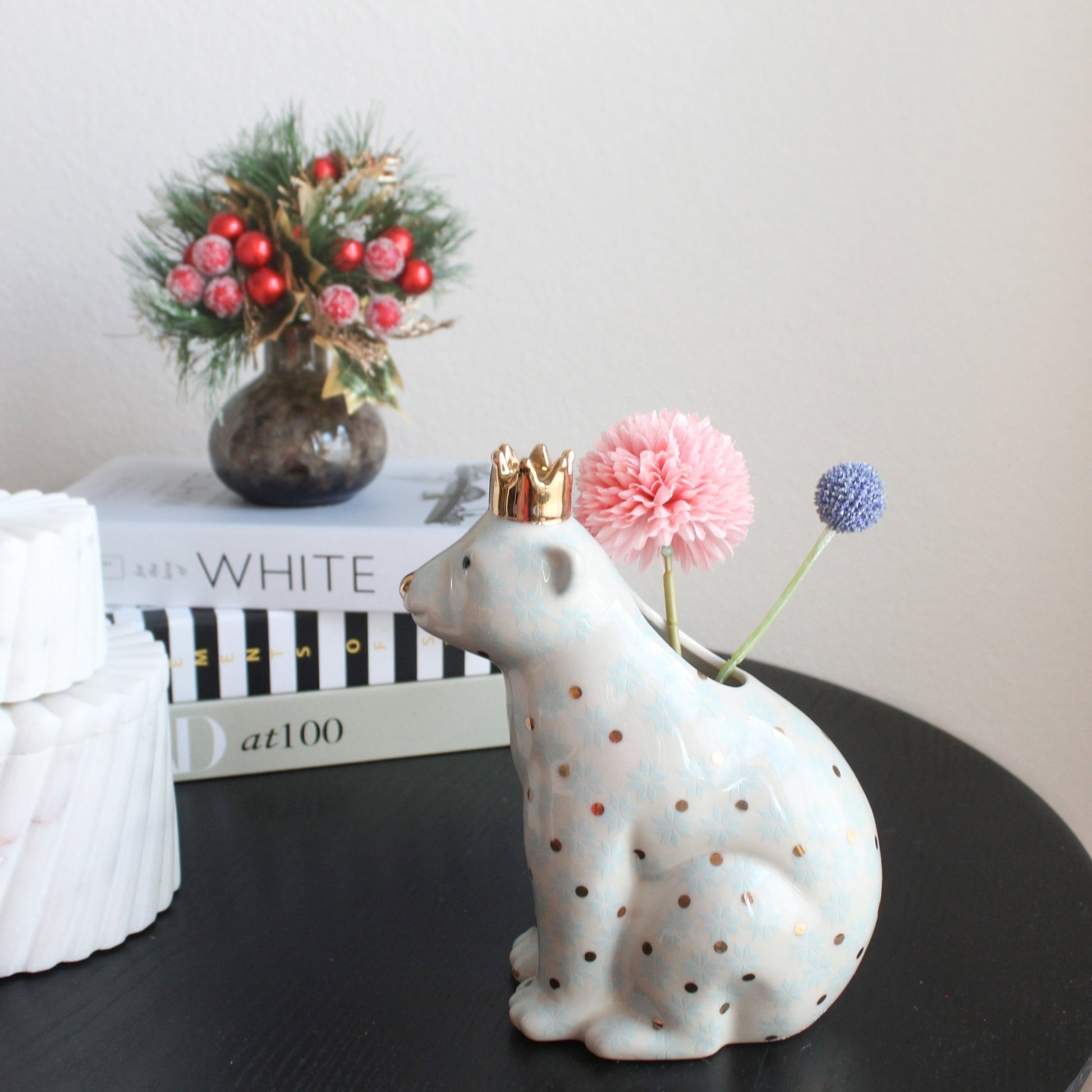 ArcticWinterlandPolarBearCeramicPatternBudVase-02-use-f
