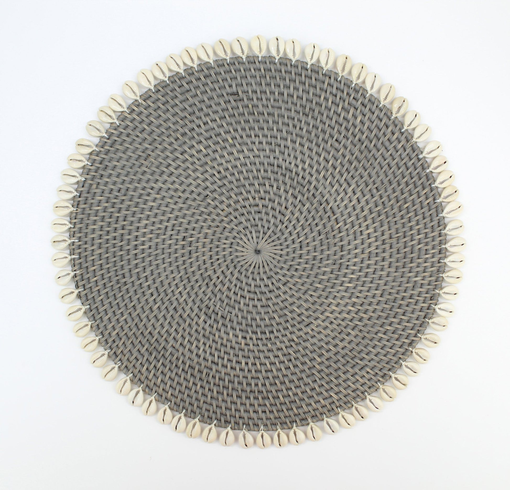 Dinning-Table-Setting-Luxury-High-Quality-Handmade-Sustainable-Grey-Rattan-Seashell-Placemat-2