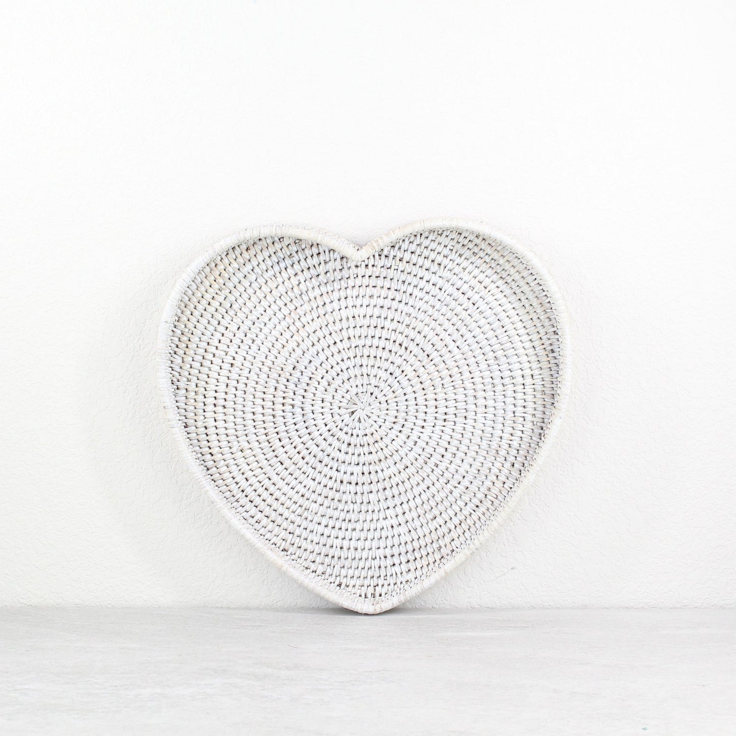 Eco_Handcraft-Rattan_Heart_Tray-Sustainable_Luxury_Home_Organizing-05