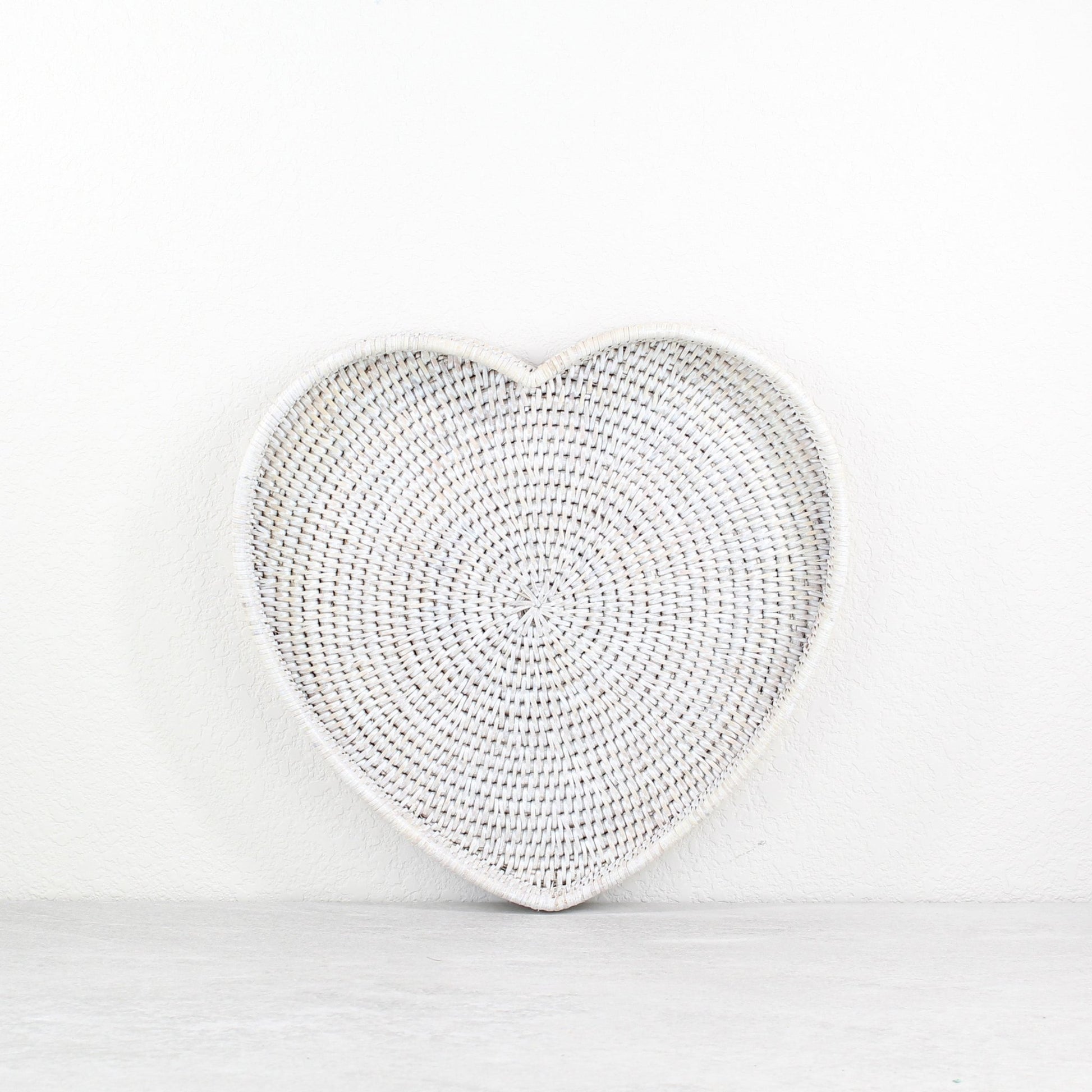 Eco_Handcraft-Rattan_Heart_Tray-Sustainable_Luxury_Home_Organizing-05