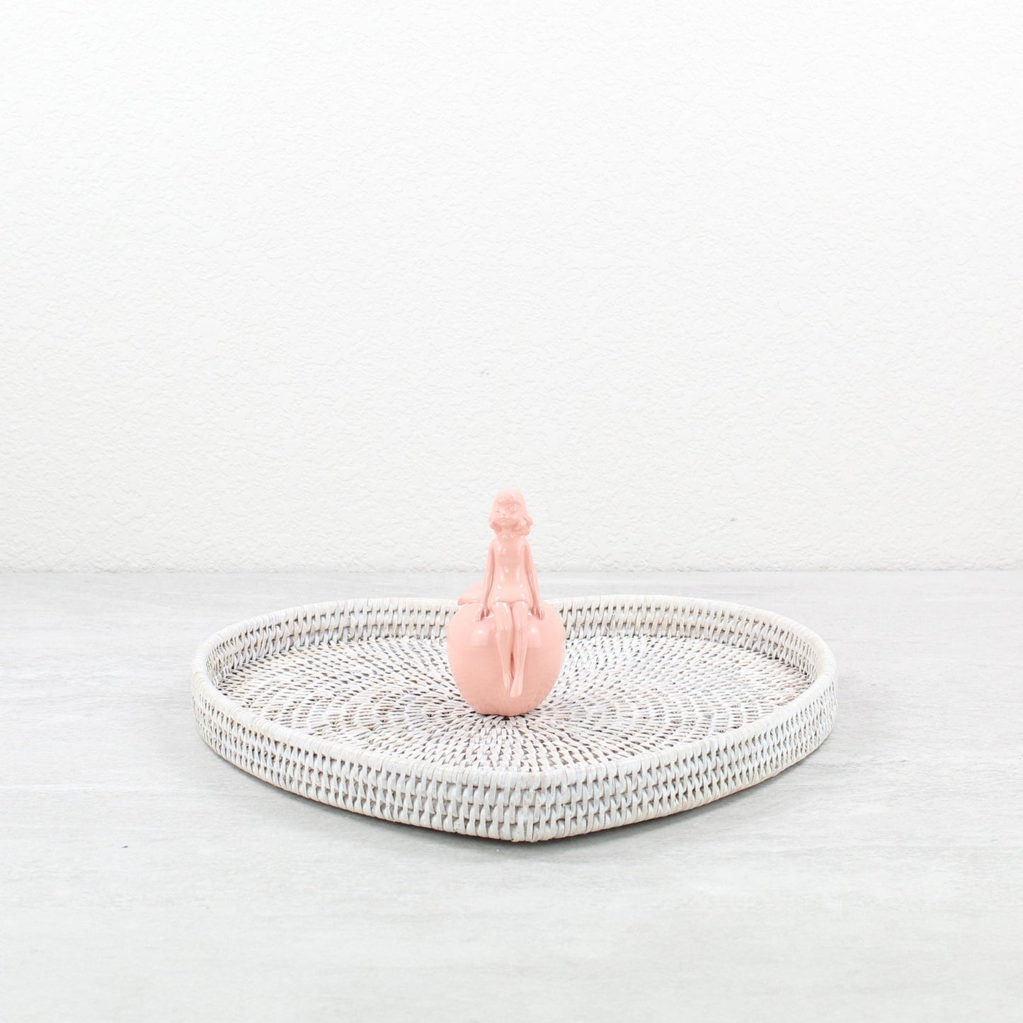Eco_Handcraft-Rattan_Heart_Tray-Sustainable_Luxury_Home_Organizing-04