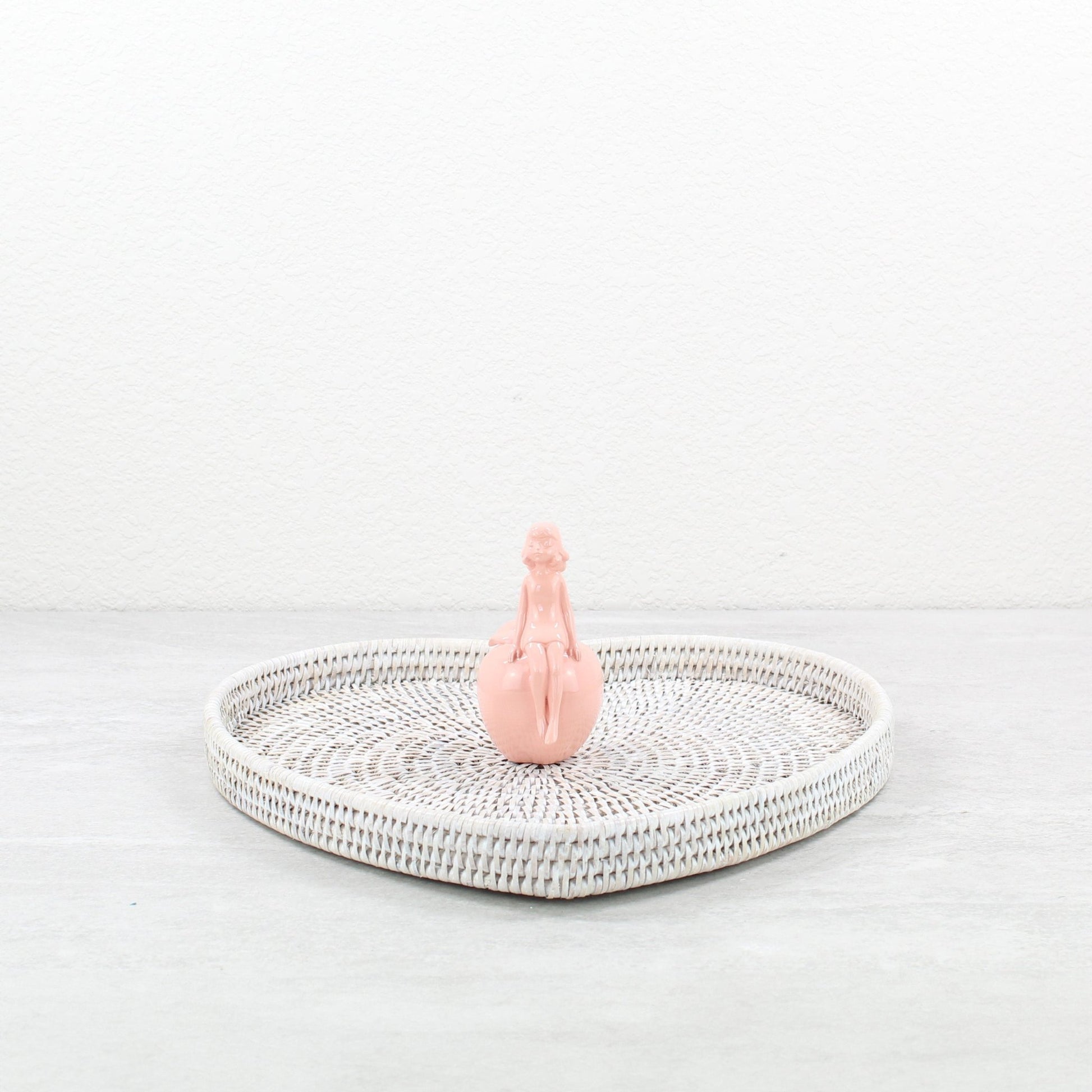 Eco_Handcraft-Rattan_Heart_Tray-Sustainable_Luxury_Home_Organizing-04