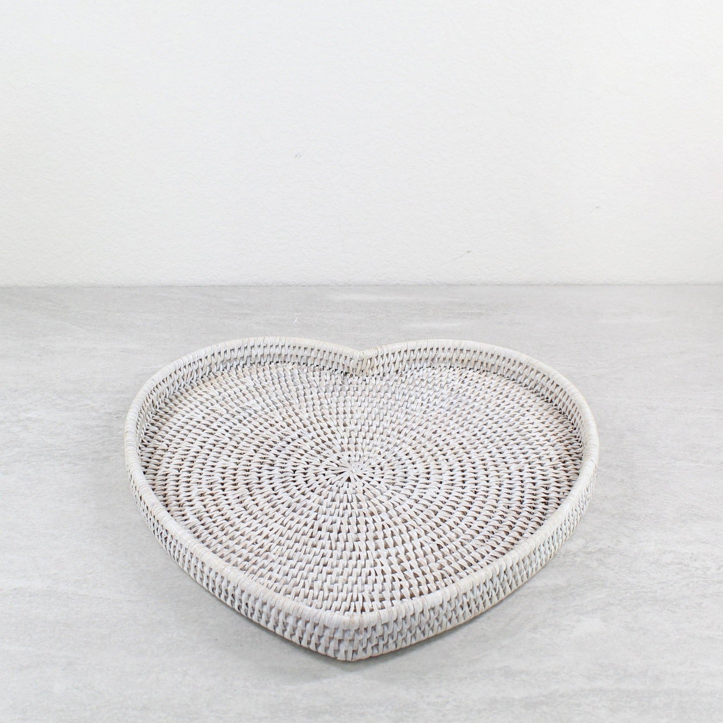 Eco_Handcraft-Rattan_Heart_Tray-Sustainable_Luxury_Home_Organizing-08