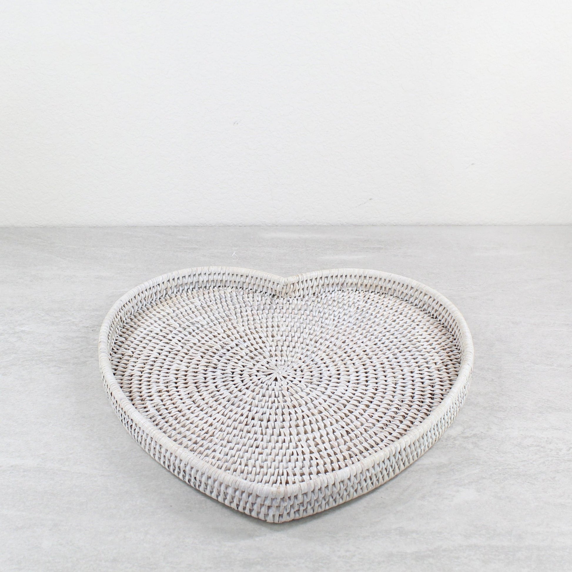Eco_Handcraft-Rattan_Heart_Tray-Sustainable_Luxury_Home_Organizing-08