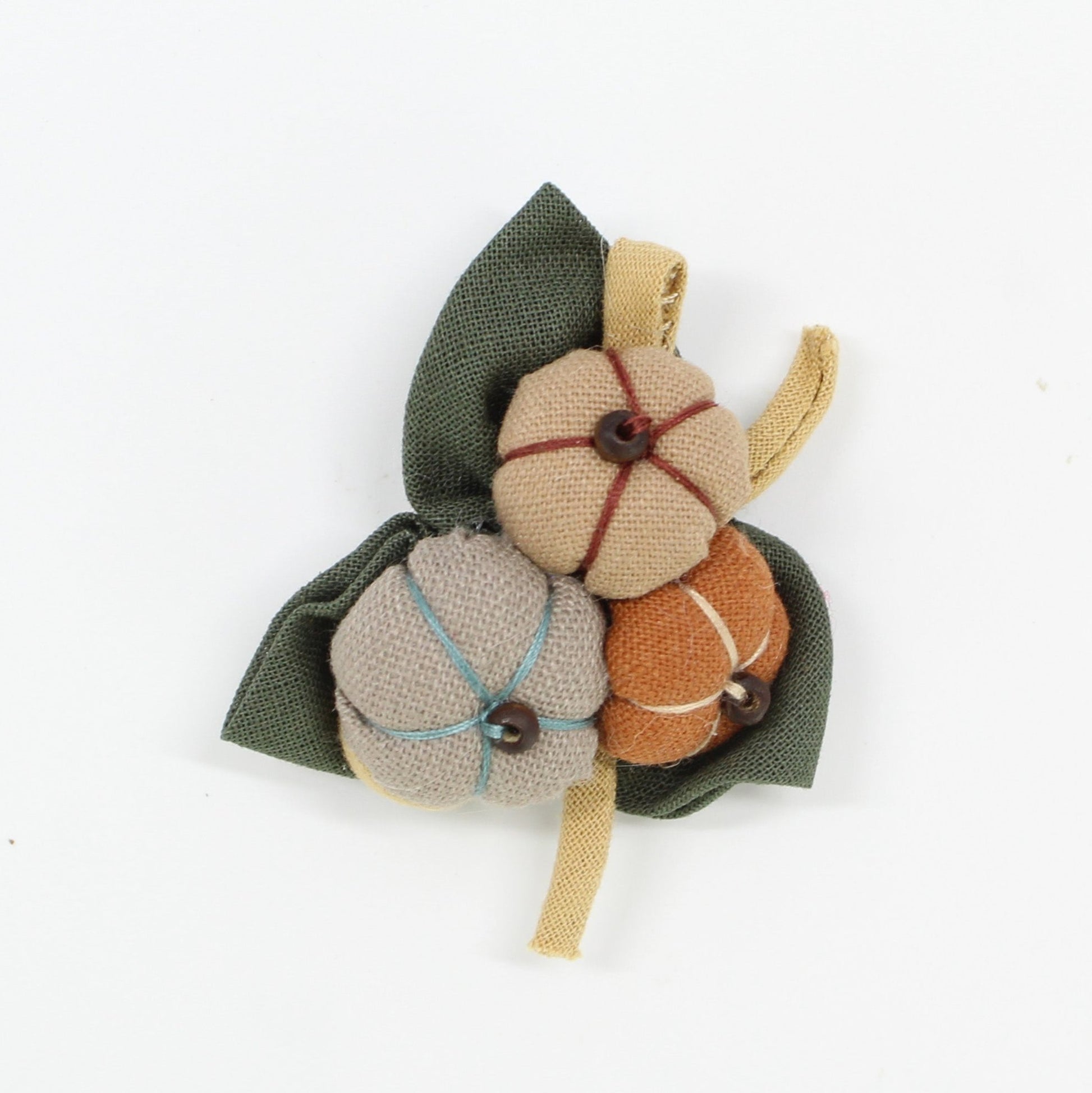Handmade-Cloth-Pumpkin-Brooch-04