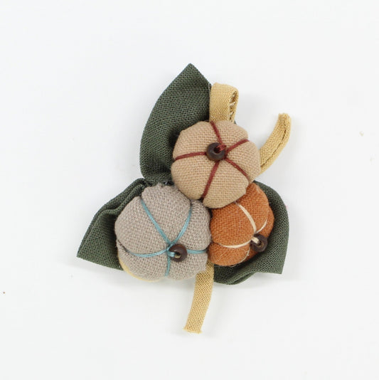 Handmade-Cloth-Pumpkin-Brooch-04