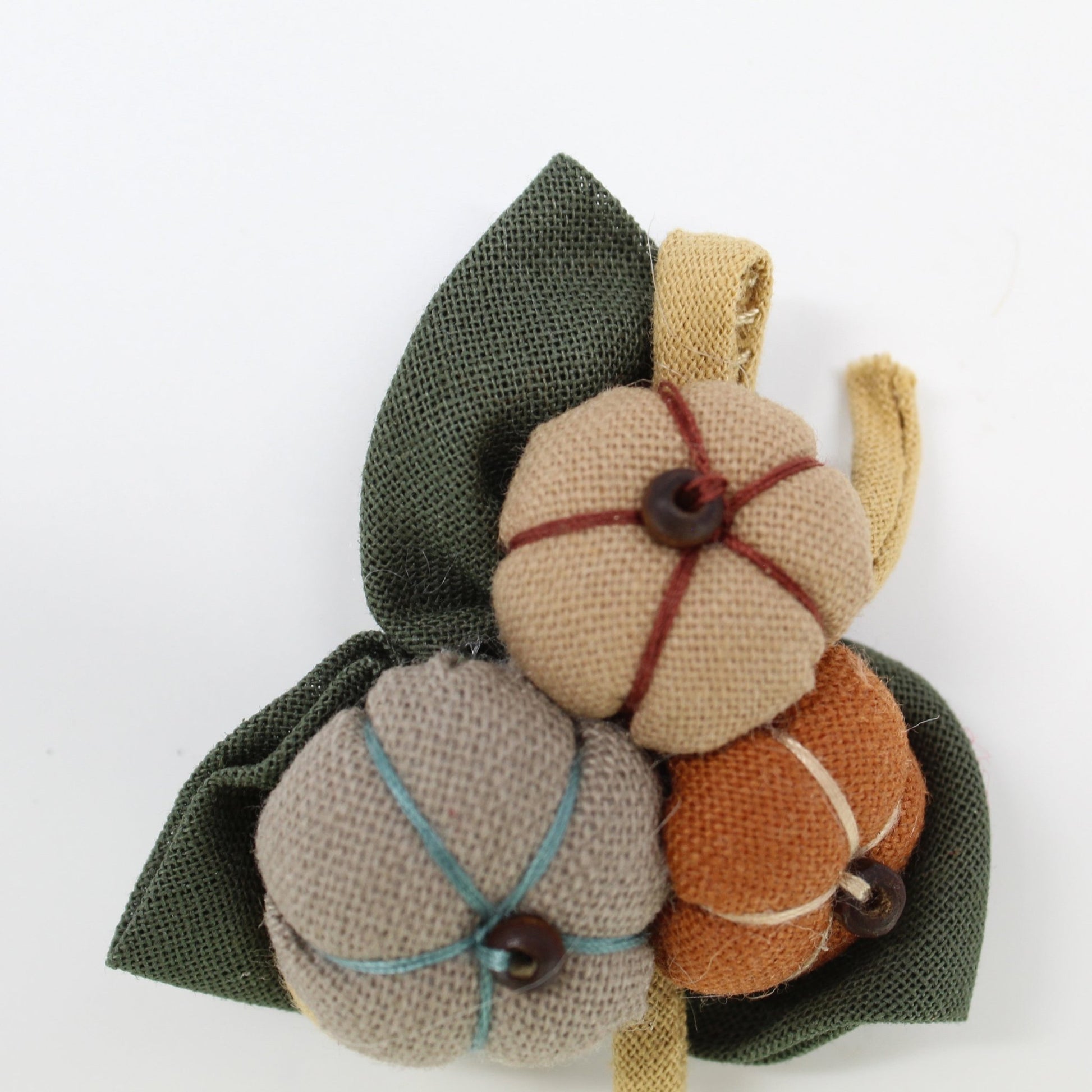 Handmade-Cloth-Pumpkin-Brooch-06