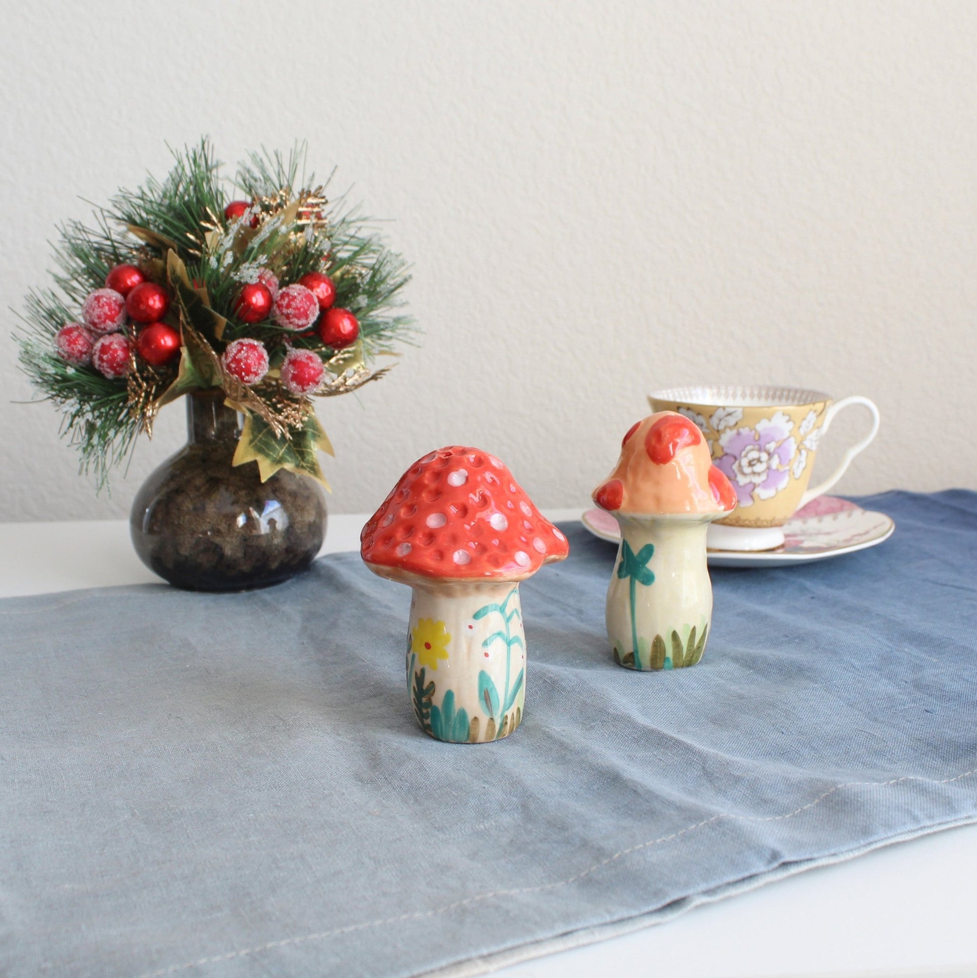 IMG_5589-MushroomHand-paintedSalt_PepperShakersSet-01-use