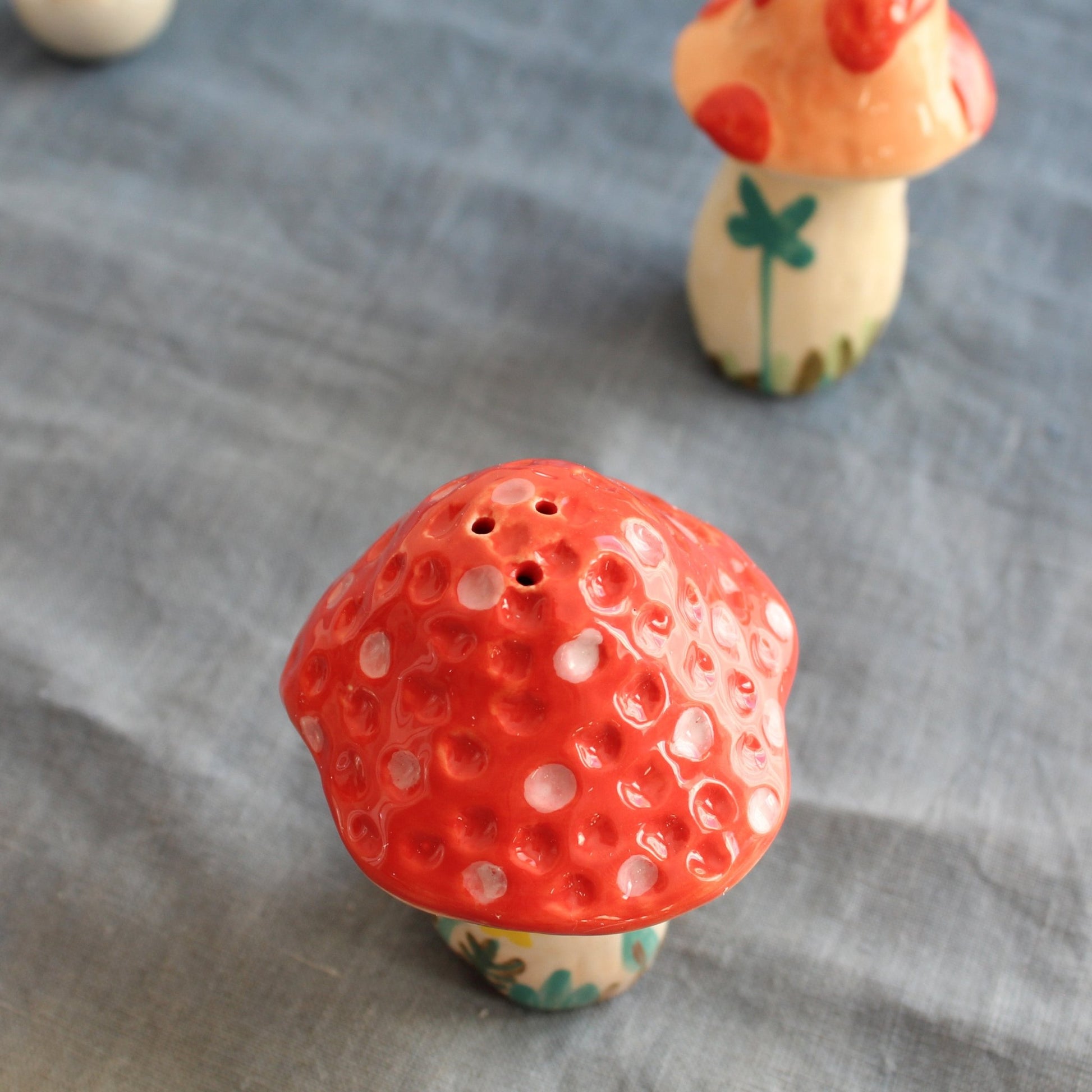 IMG_5597-MushroomHand-paintedSalt_PepperShakersSet-03