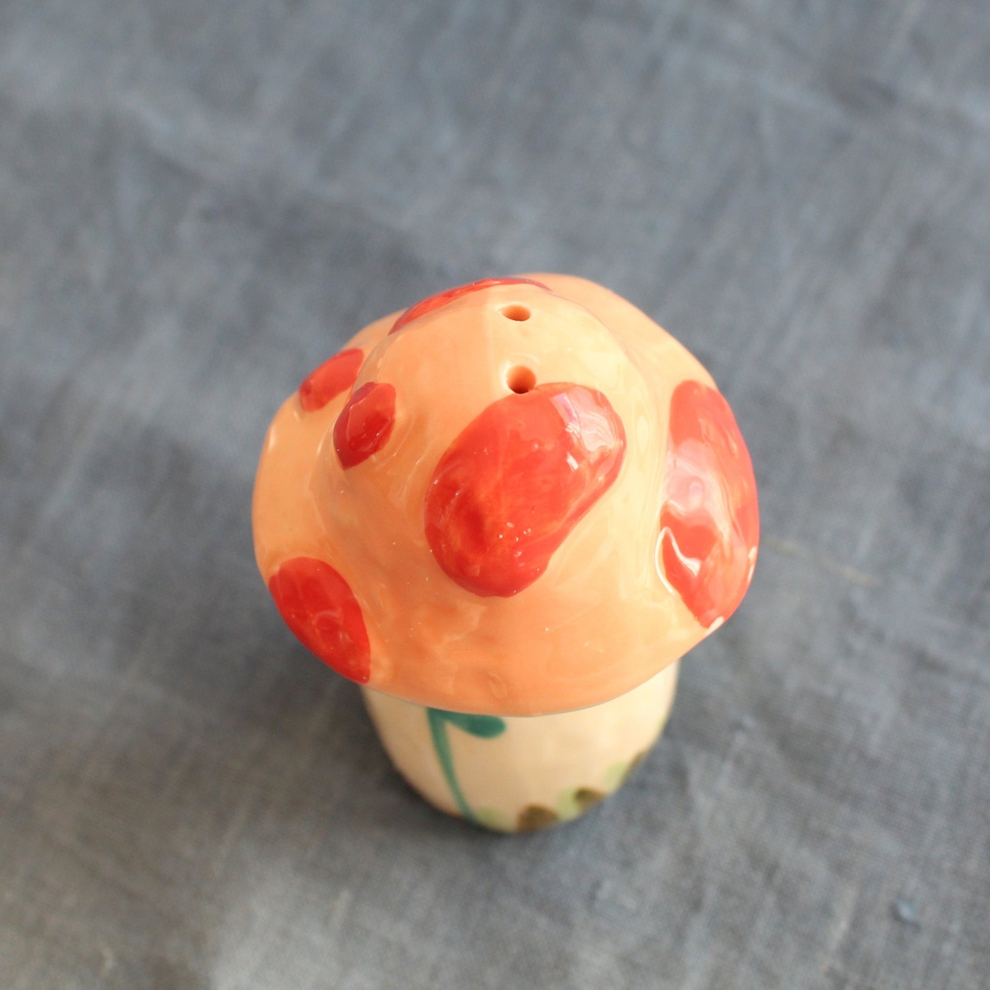 IMG_5598-MushroomHand-paintedSalt_PepperShakersSet-04
