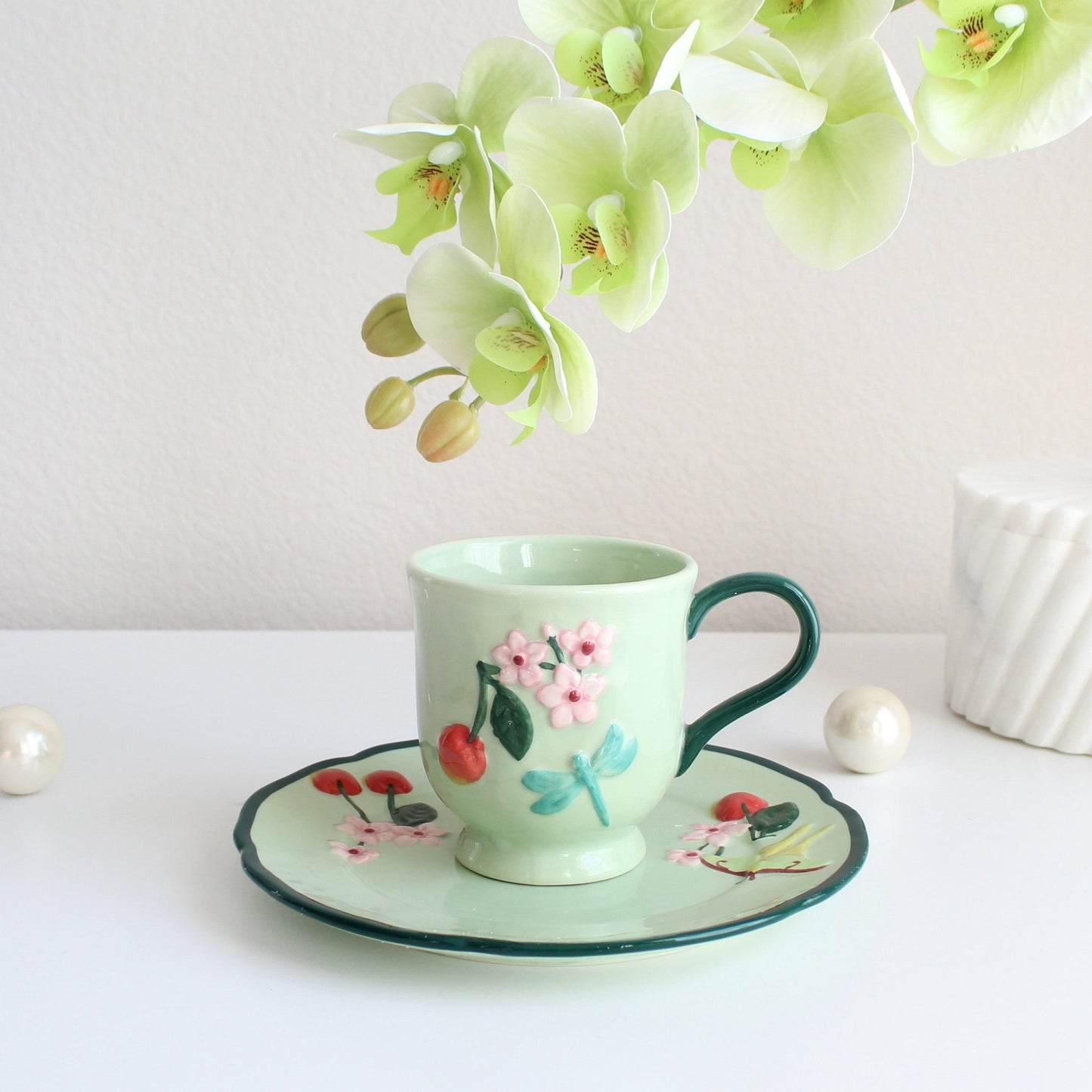 IMG_5628-FayeHandpaintedStonewareMug-MintGarden-01-use