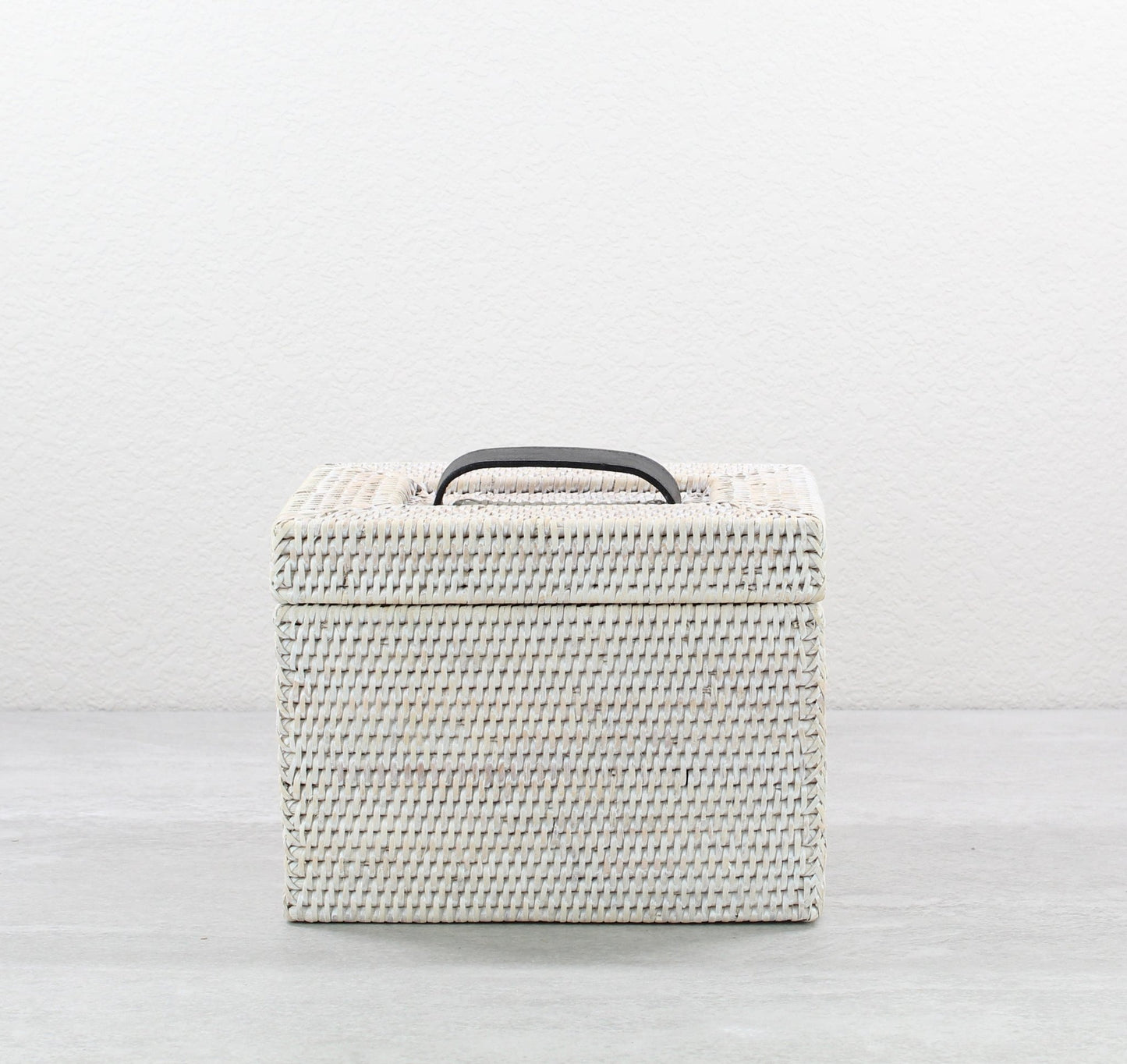 Rattan-Makeup-Box-with-Lid_NoInsert_-Sustainable-Home-Organizing-005