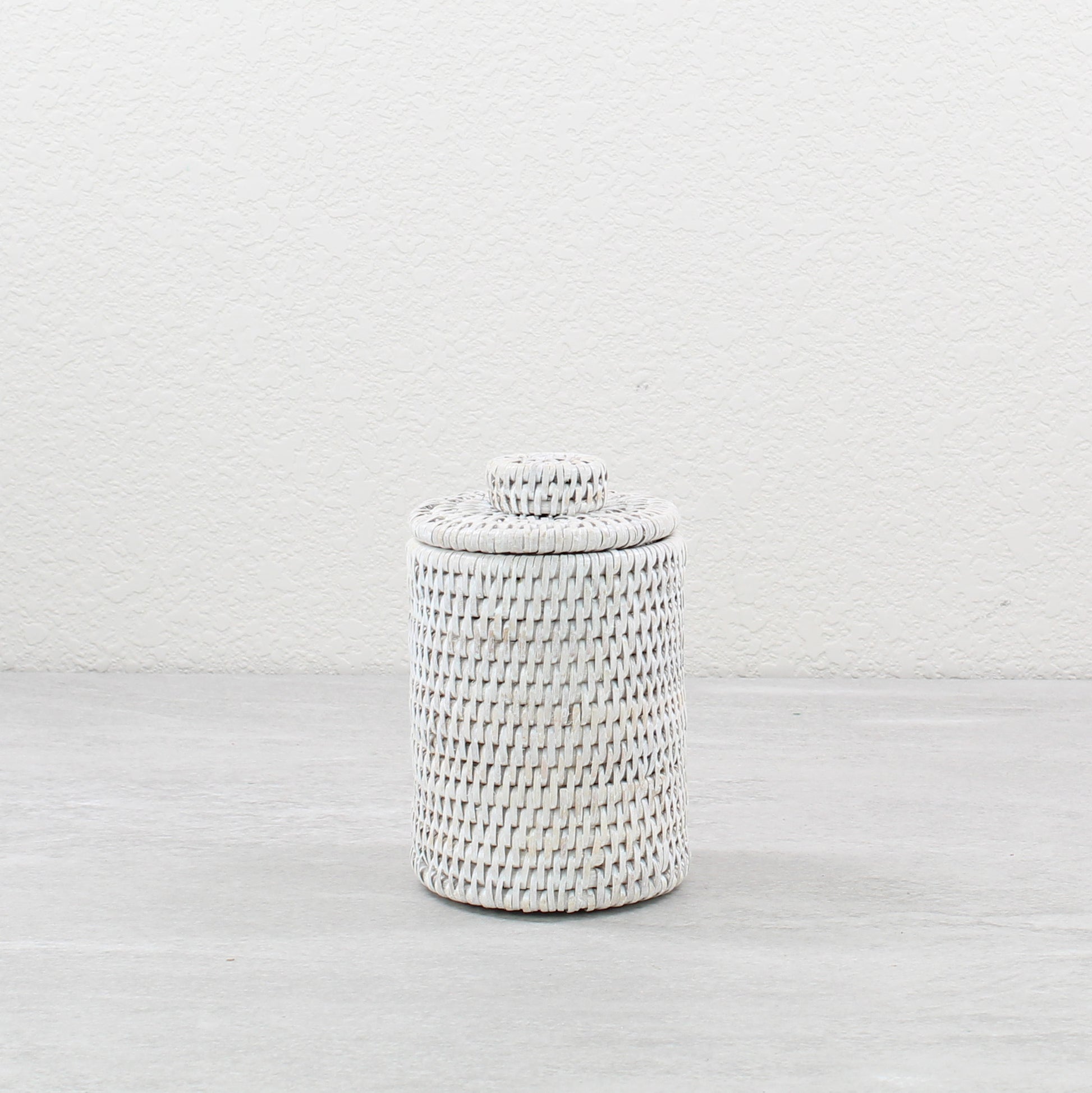 ECO HANDCRAFT medium whitewash rattan canister with lid, ideal for storing bath essentials or pantry items