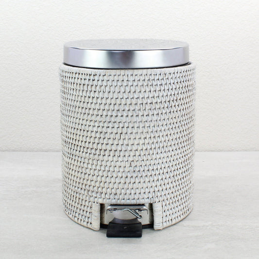 Rattan_Waste_Bin_with_Metal_Inside_and_Plastic_Insert-Sustainable_Home_Organizing-001