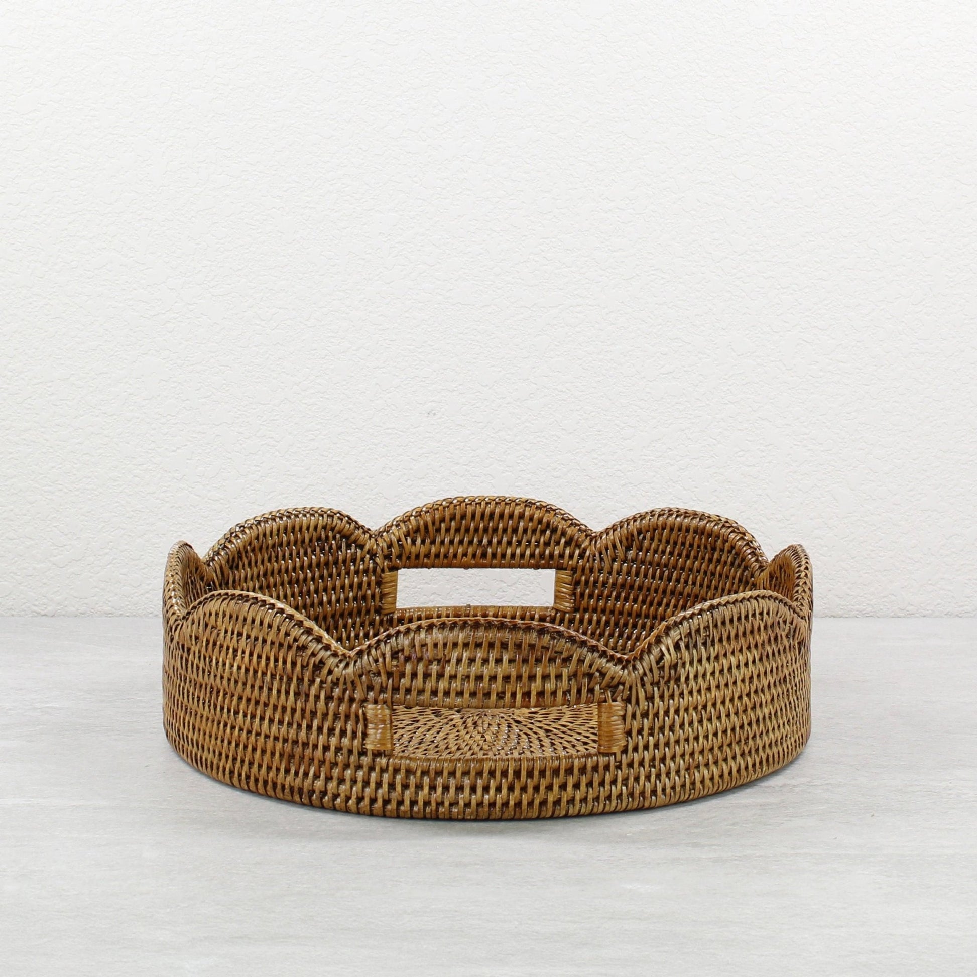 Round-Scalloped-Rattan-Tray-Sustainable-Home-Organizing-Medium-HoneyBrown-005