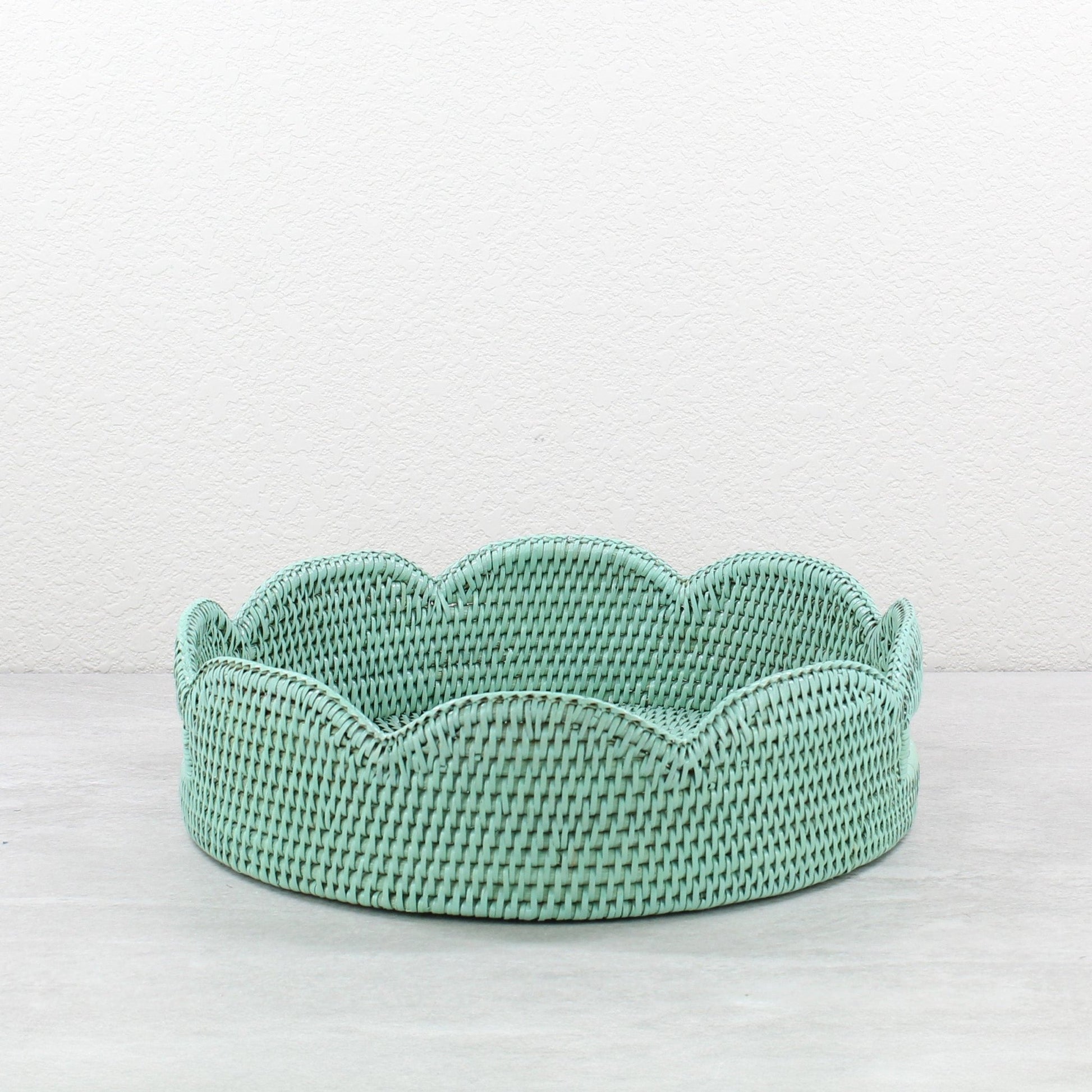 Round-Scalloped-Rattan-Tray-Sustainable-Home-Organizing-Medium-SageLeaf-003