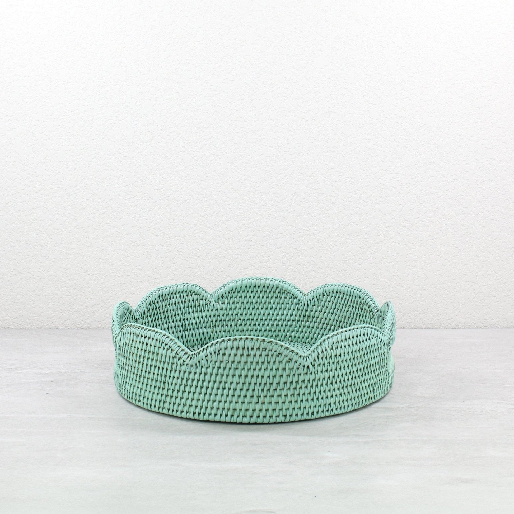 Round-Scalloped-Rattan-Tray-Sustainable-Home-Organizing-Medium-SageLeaf-005