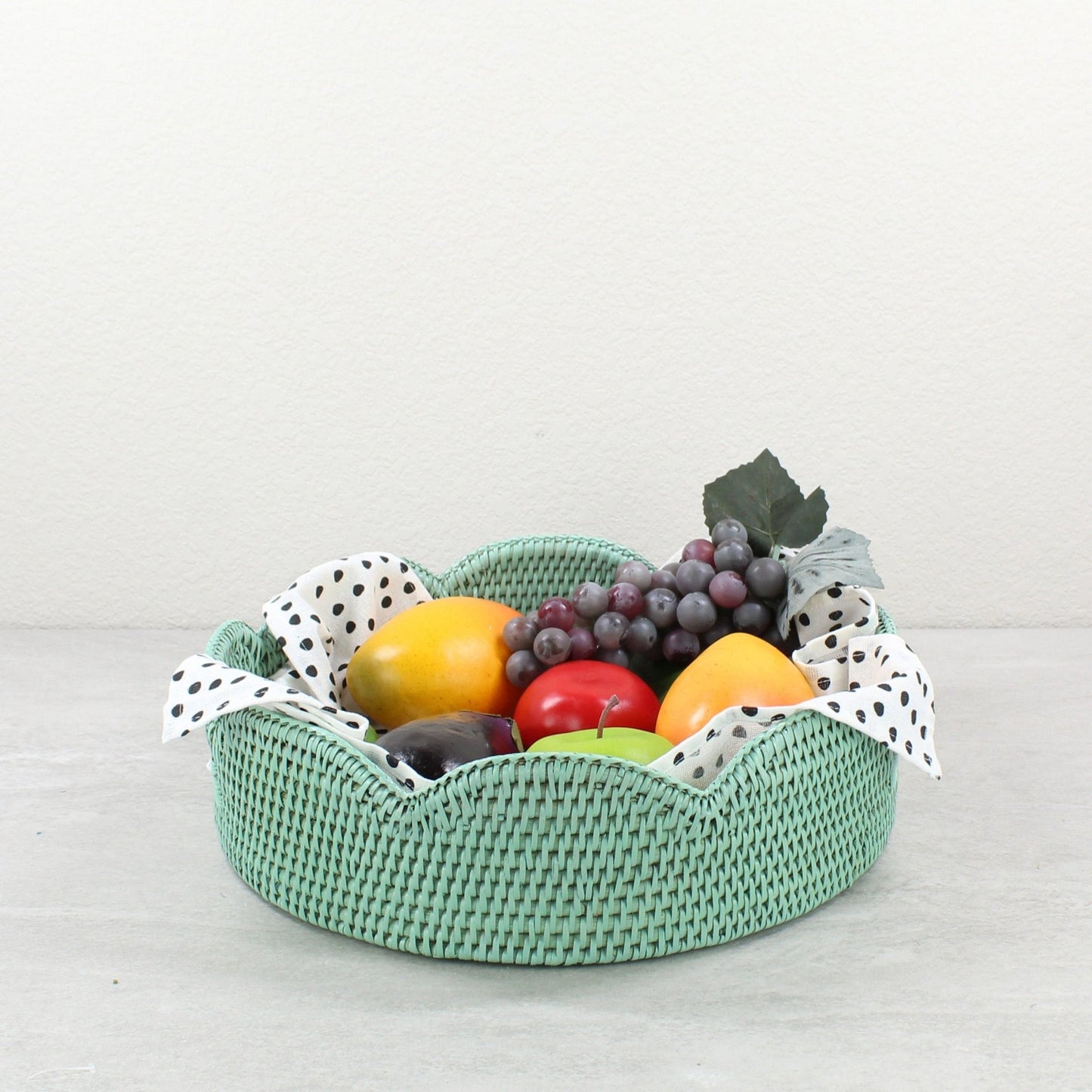 Round-Scalloped-Rattan-Tray-Sustainable-Home-Organizing-Medium-SageLeaf-008