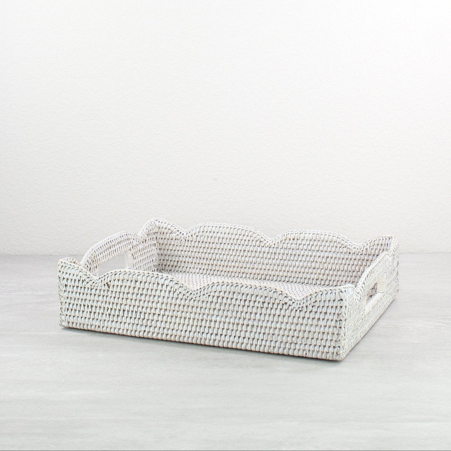 Scalloped-Lace-Tray-Close-Weaving-Medium-Whitewash-003