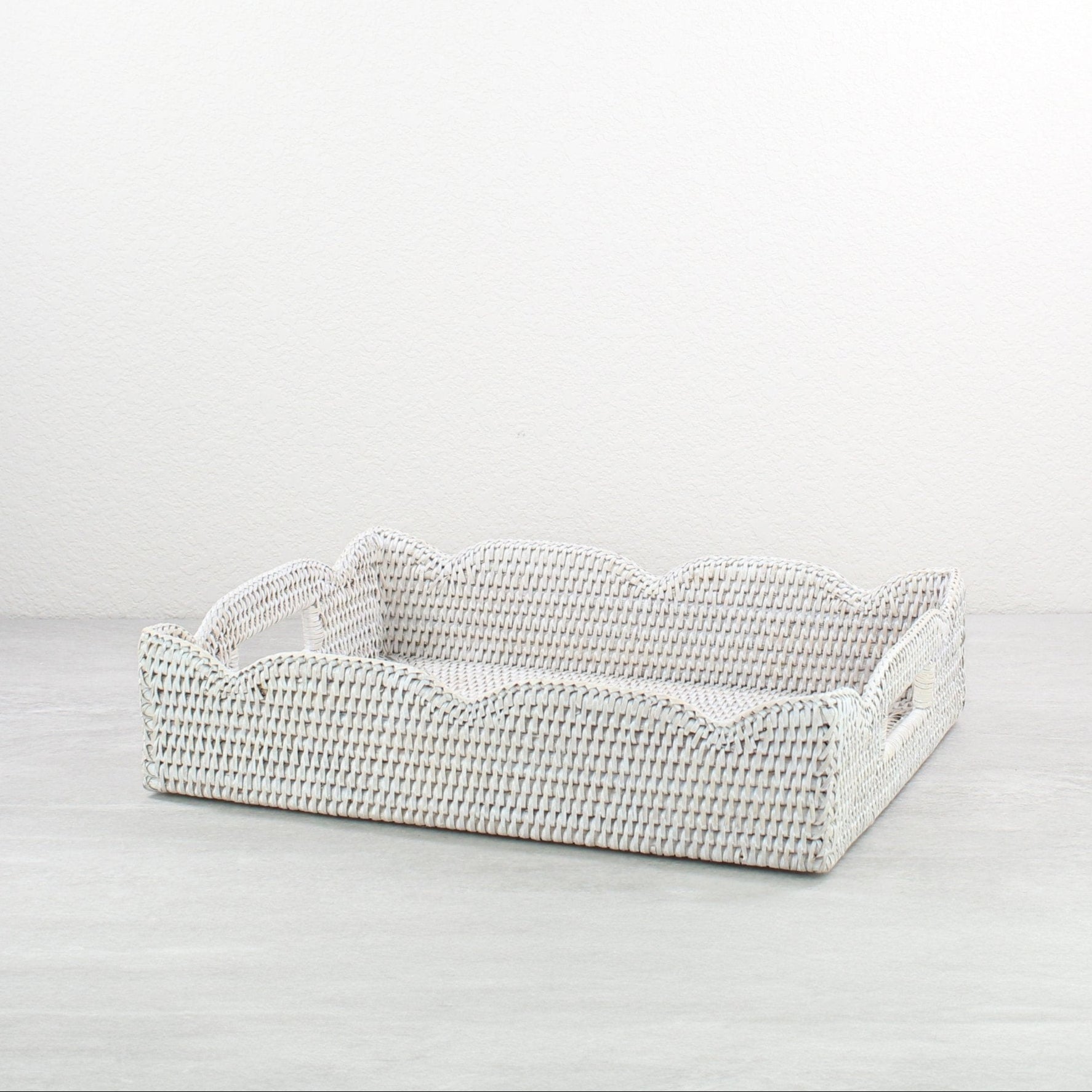 Scalloped-Lace-Tray-Close-Weaving-Medium-Whitewash-003