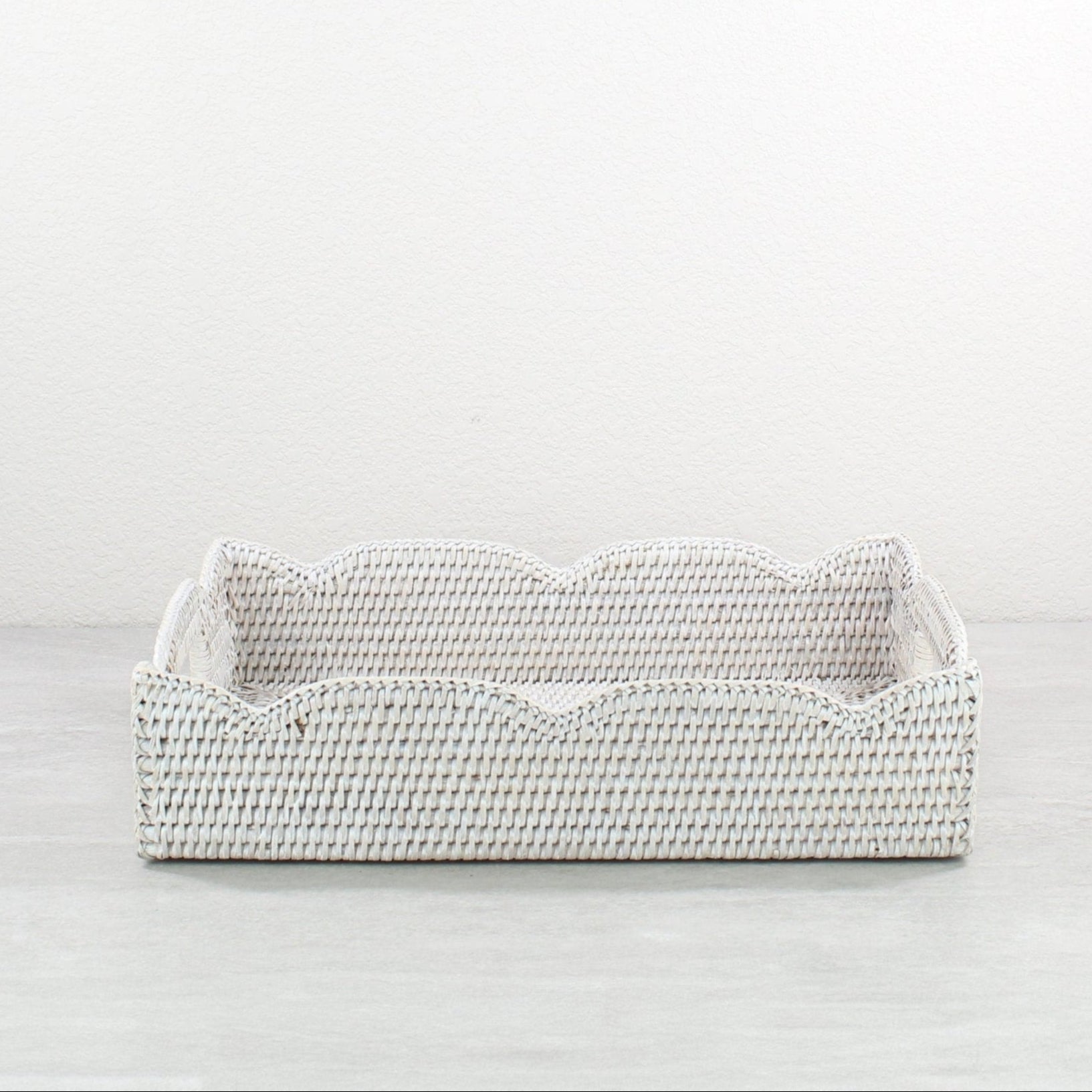 Scalloped-Lace-Tray-Close-Weaving-Medium-Whitewash-008