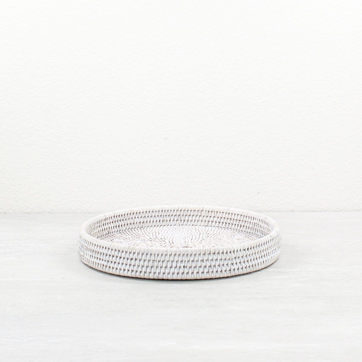 Tight_Woven_Round_Rattan_Tray-Sustainable_Home_Organizing-Small-Whitewash-004