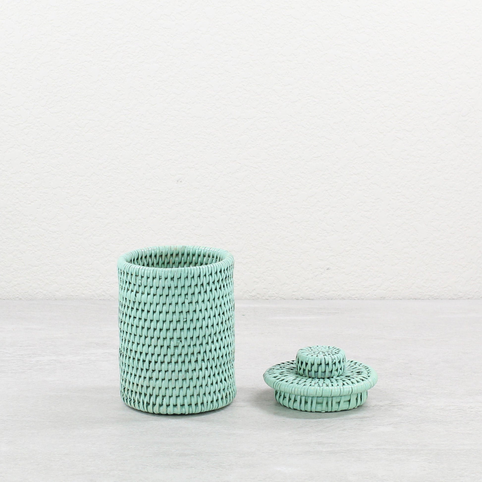 3-Rattan_Round_Basket_with_Lid_No_Insert_-Sustainable_Home_Organizing-Sage_Leaf-02-use_38ef4711-d07f-445b-bfa5-e15e71daa558