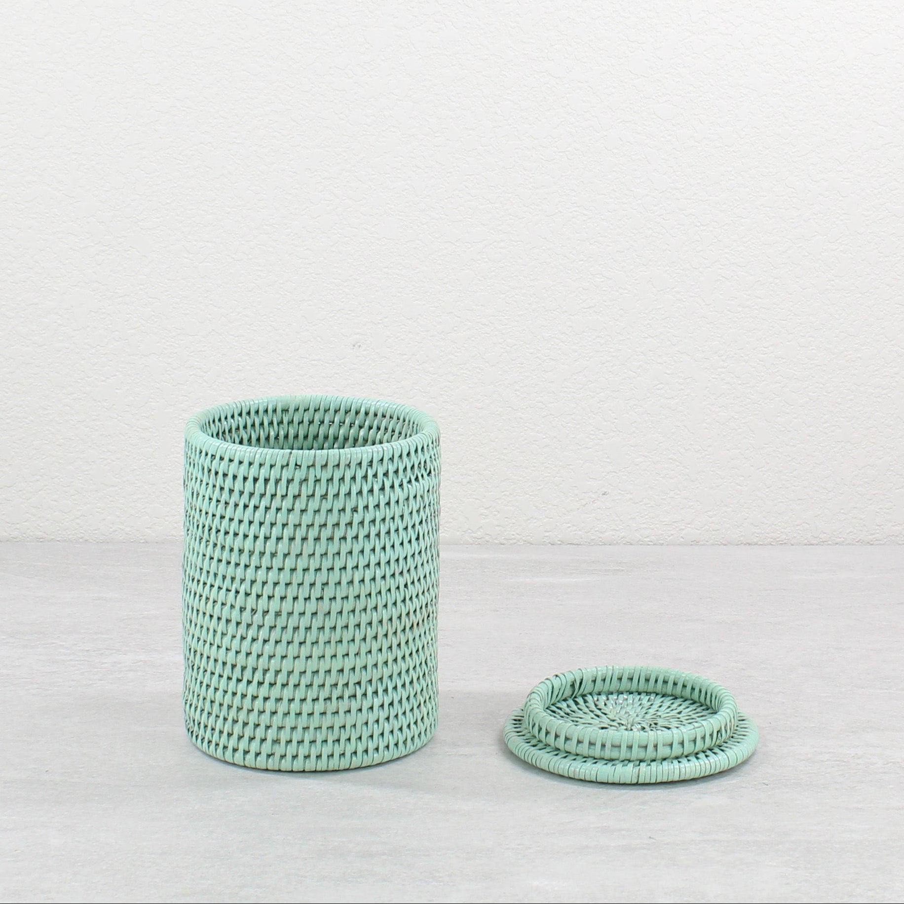 3-Rattan_Round_Box_with_Lid_no_Insert_-Sustainable_Home_Organizing-Sage_Leaf-03-use_de8b0684-5f20-40f0-ad75-6b31fff5bce2
