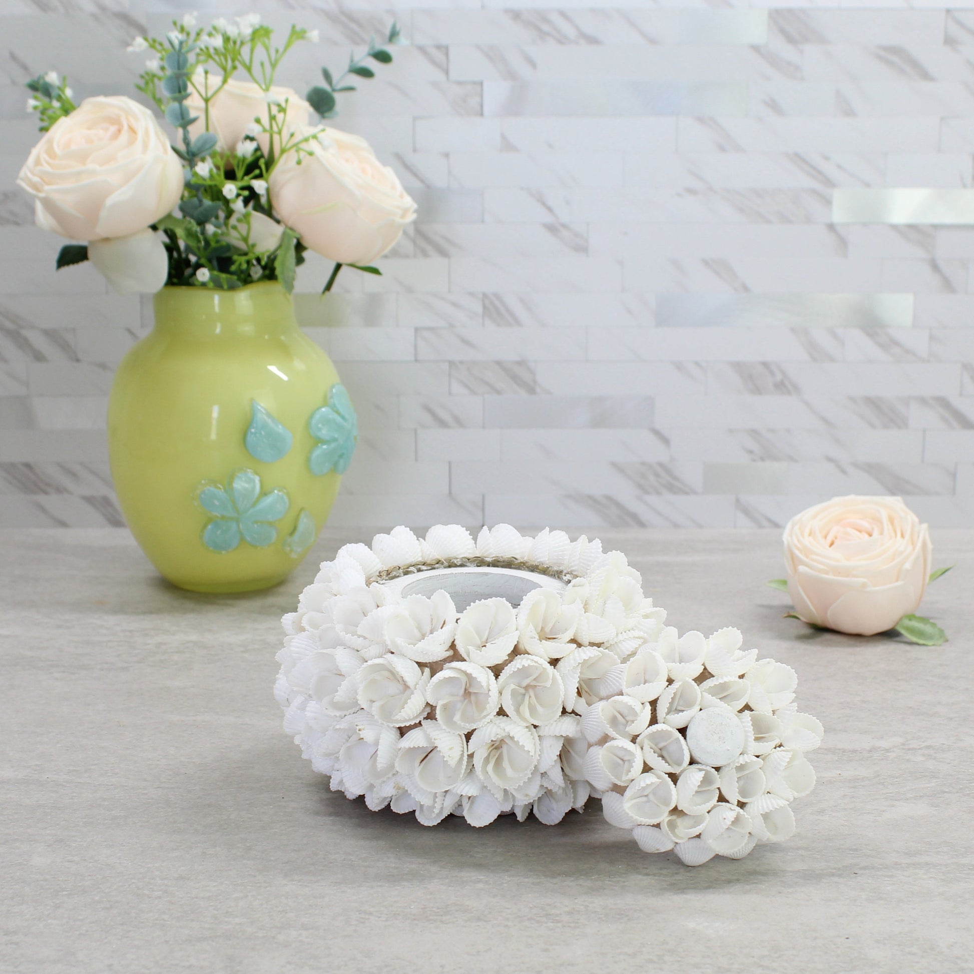 Large handmade seashell blossom storage box crafted from natural white shells, coastal floral design ideal for jewelry, keepsakes, or decorative display.
