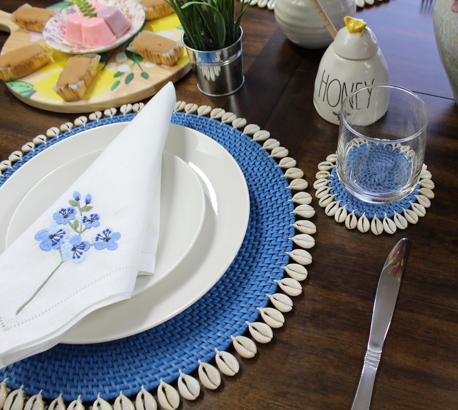 Dinning-Table-Setting-Luxury-High-Quality-Handmade-Sustainable-Blue-Rattan-Seashell-Coaster-3