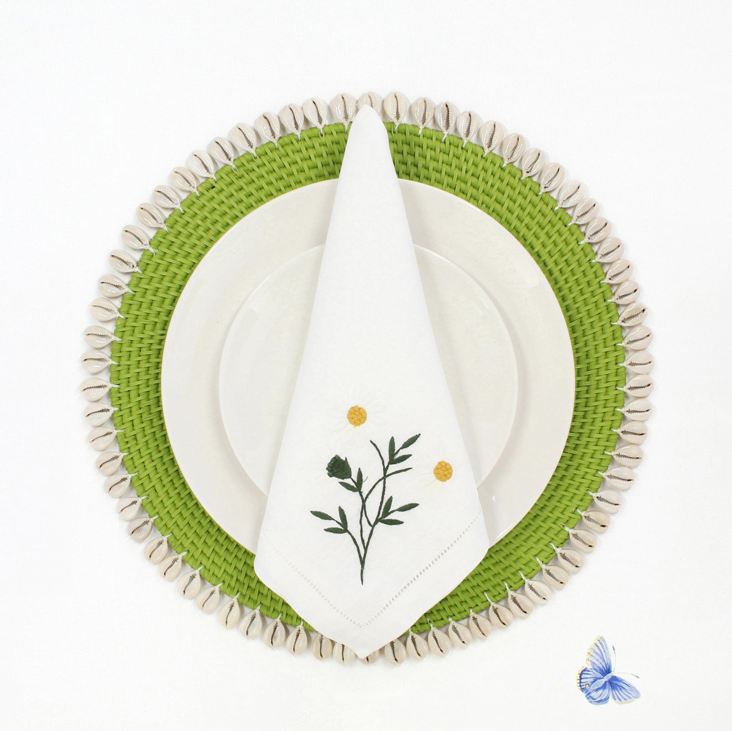 Dinning-Table-Setting-Luxury-High-Quality-Handmade-Sustainable-Green-Rattan-Seashell-Placemat-1