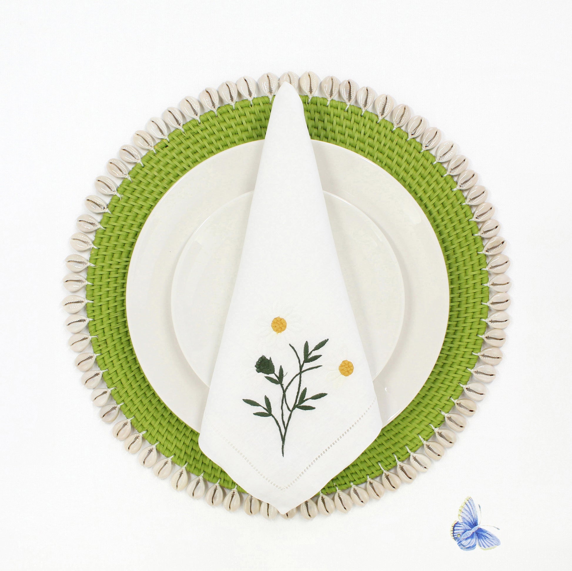 Dinning-Table-Setting-Luxury-High-Quality-Handmade-Sustainable-Green-Rattan-Seashell-Placemat-1