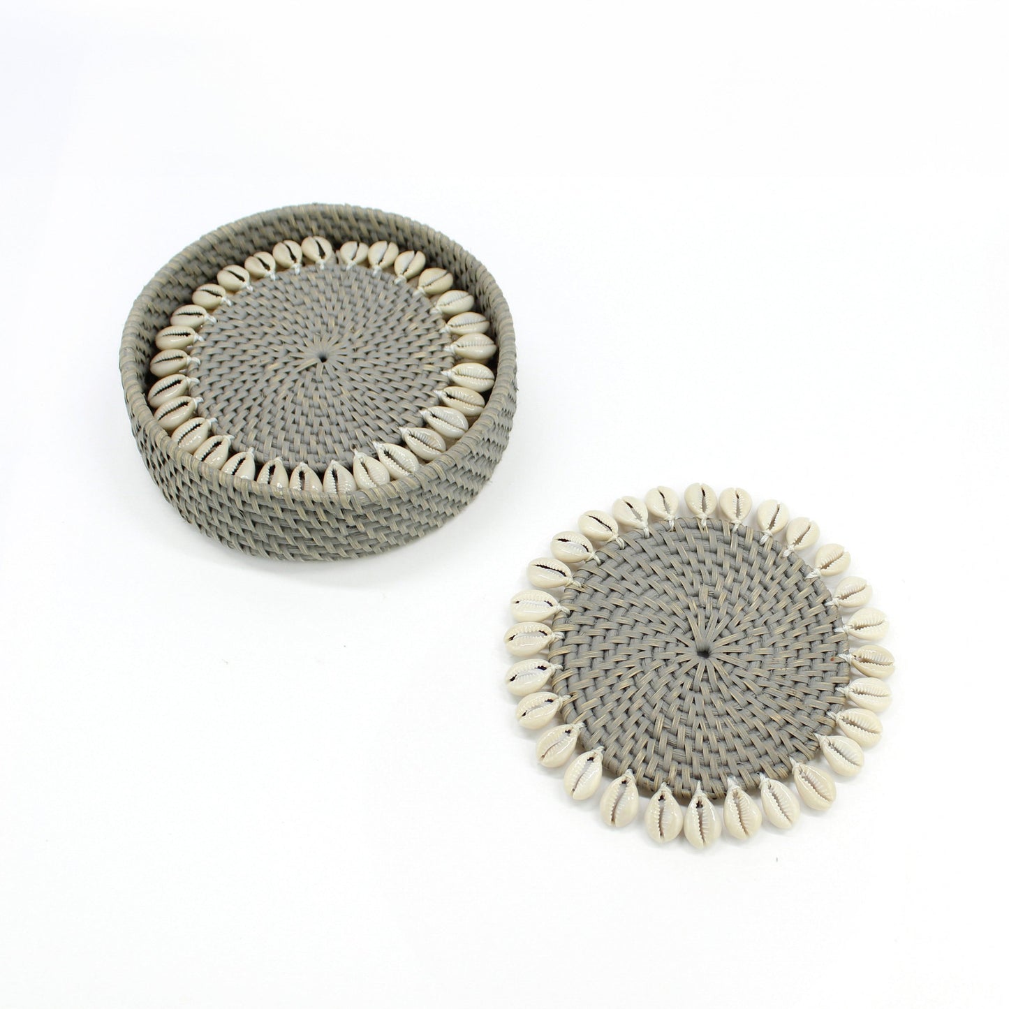 Dinning-Table-Setting-Luxury-High-Quality-Handmade-Sustainable-Grey-Rattan-Seashell-Coaster-1