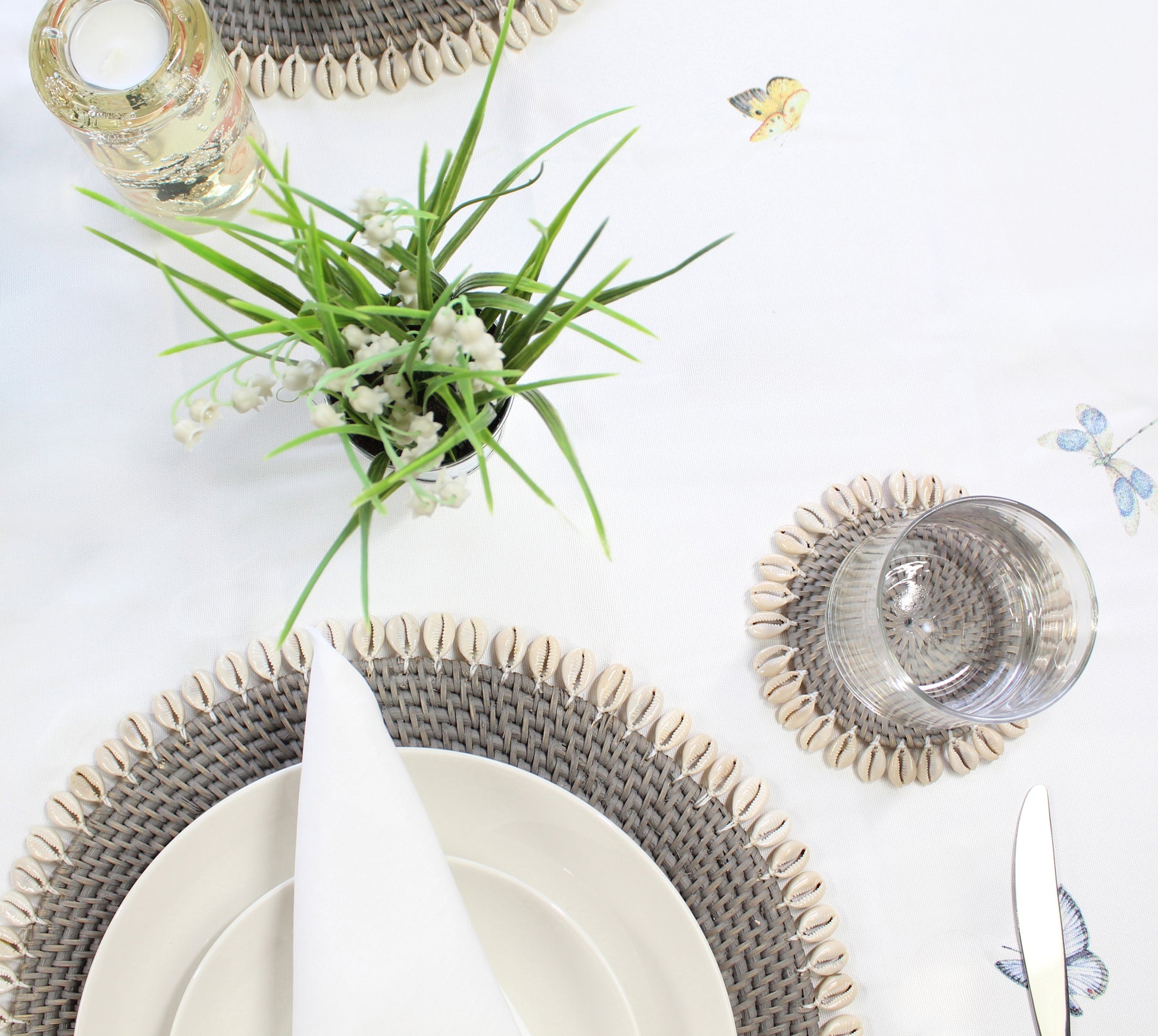 Dinning-Table-Setting-Luxury-High-Quality-Handmade-Sustainable-Grey-Rattan-Seashell-Coaster-5