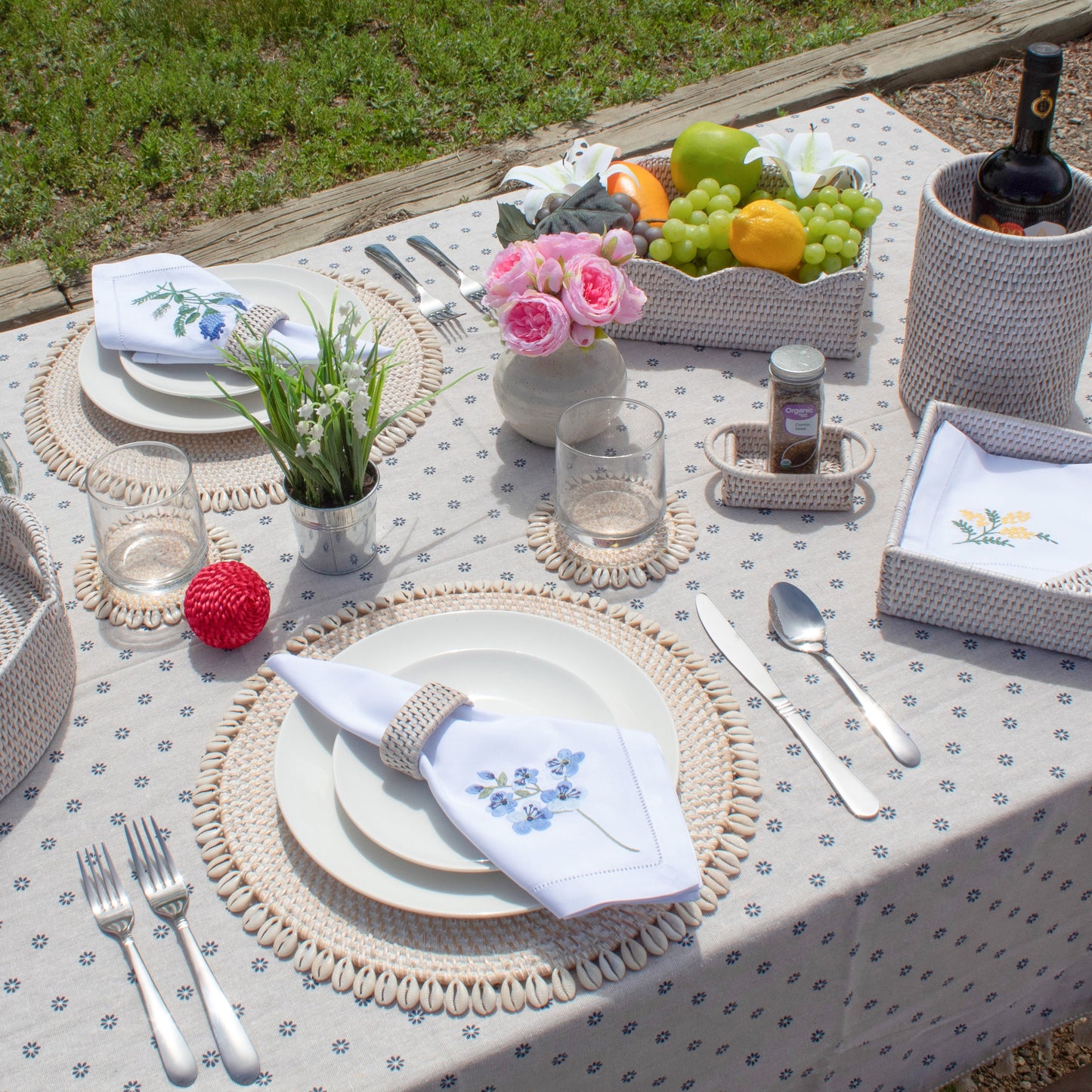 Dinning-Table-Setting-Luxury-High-Quality-Handmade-Sustainable-Whitewash-Rattan-Seashell-Coaster-2