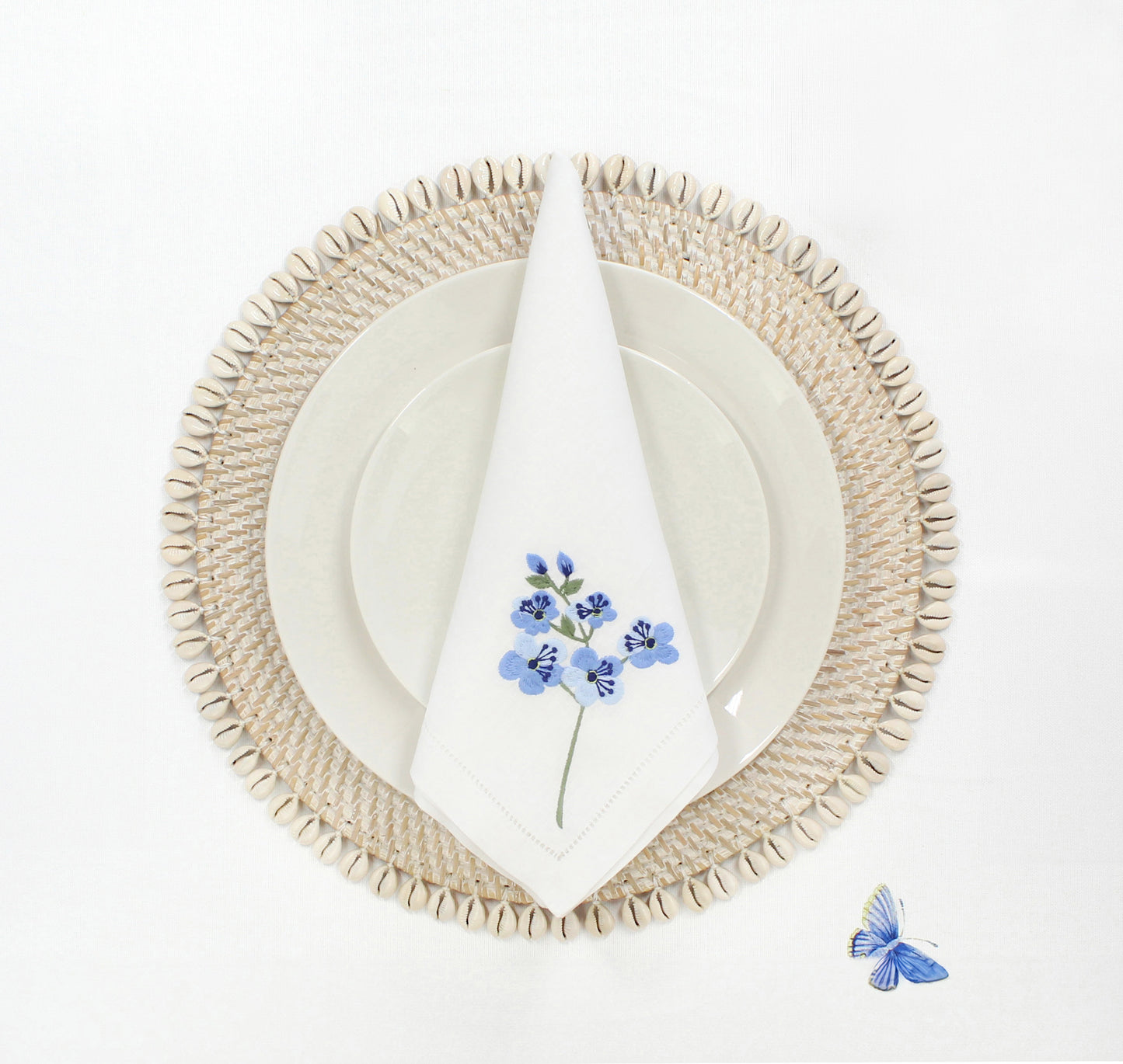 Dinning-Table-Setting-Luxury-High-Quality-Handmade-Sustainable-Whitewash-Rattan-Seashell-Placemat-01