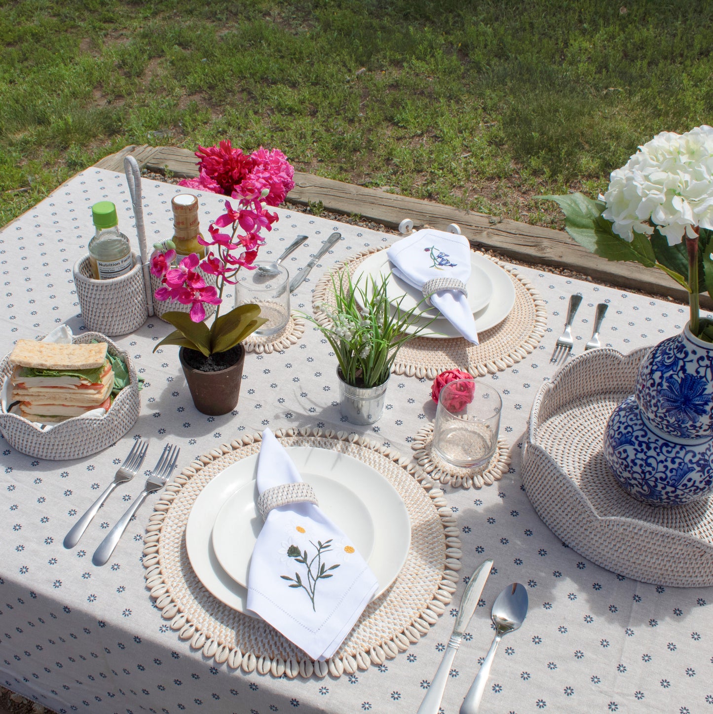 Dinning-Table-Setting-Luxury-High-Quality-Handmade-Sustainable-Whitewash-Rattan-Seashell-Placemat-05