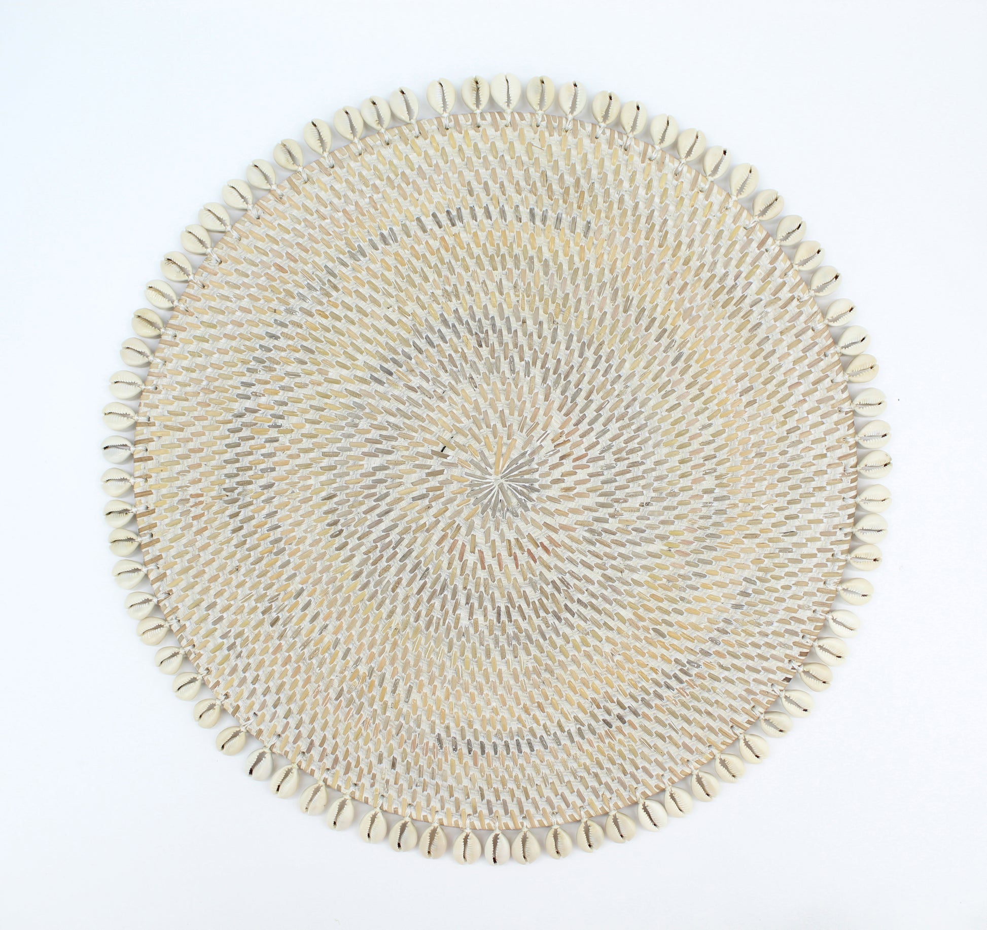 Dinning-Table-Setting-Luxury-High-Quality-Handmade-Sustainable-Whitewash-Rattan-Seashell-Placemat-08