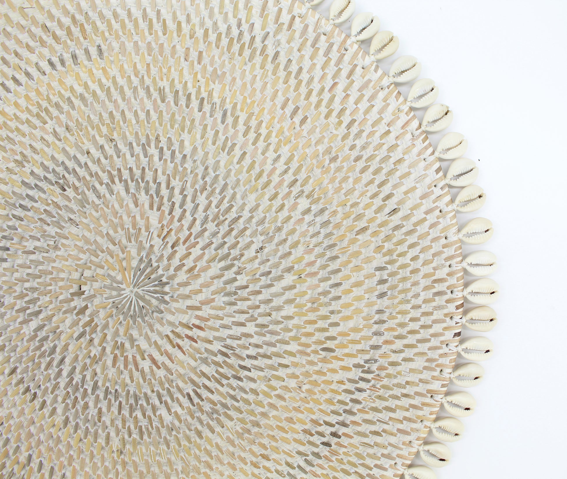 Dinning-Table-Setting-Luxury-High-Quality-Handmade-Sustainable-Whitewash-Rattan-Seashell-Placemat-10