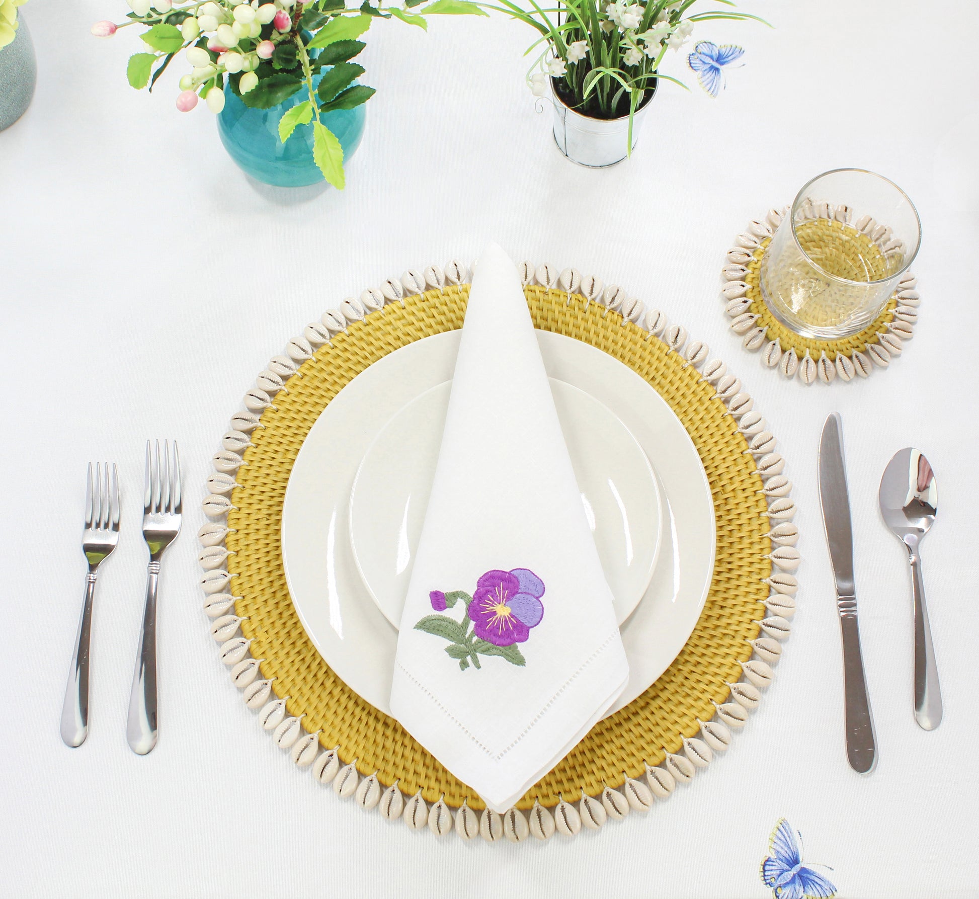 Dinning-Table-Setting-Luxury-High-Quality-Handmade-Sustainable-Yellow-Rattan-Seashell-Placemat-3