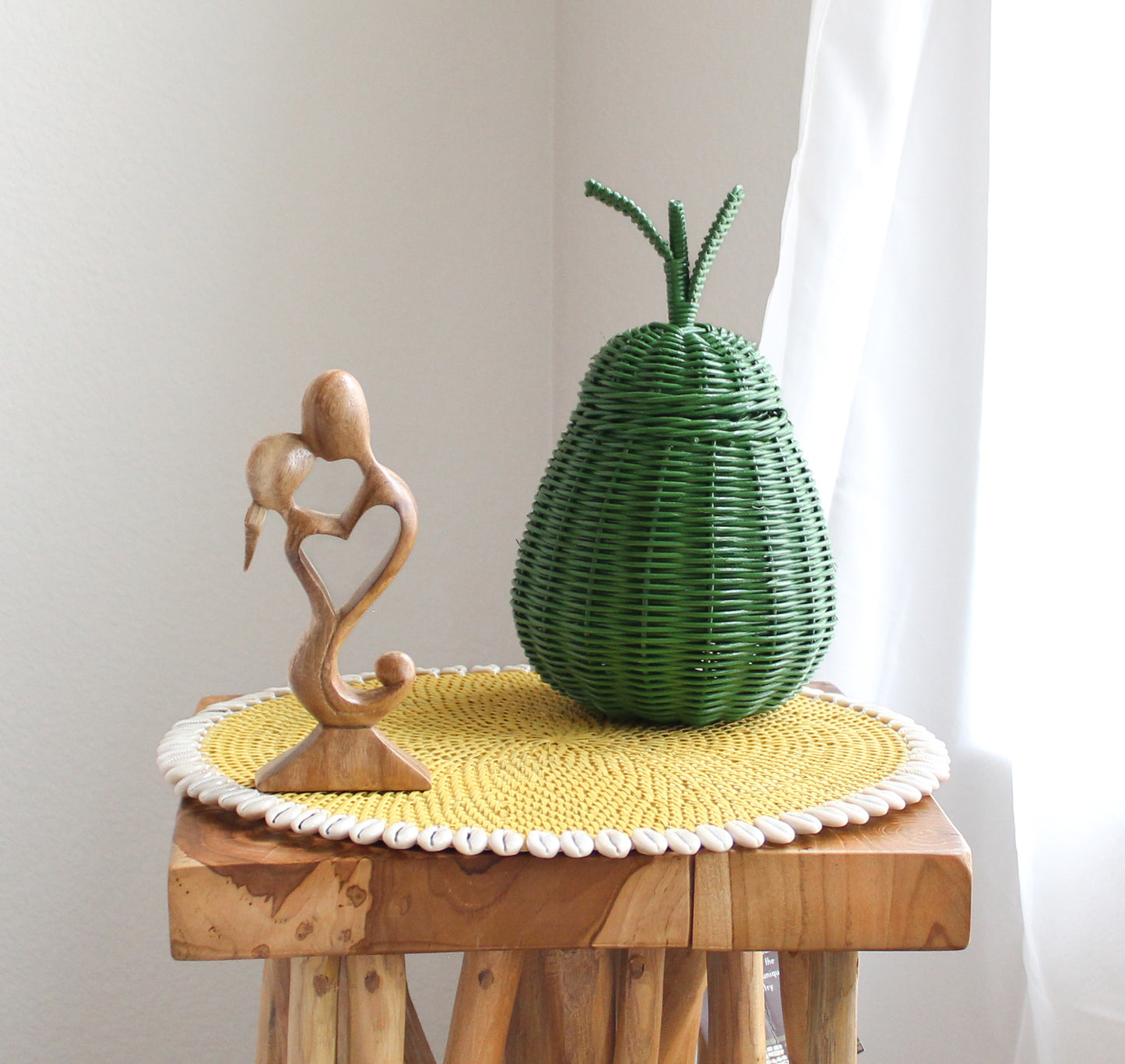 Dinning-Table-Setting-Luxury-High-Quality-Handmade-Sustainable-Yellow-Rattan-Seashell-Placemat-7