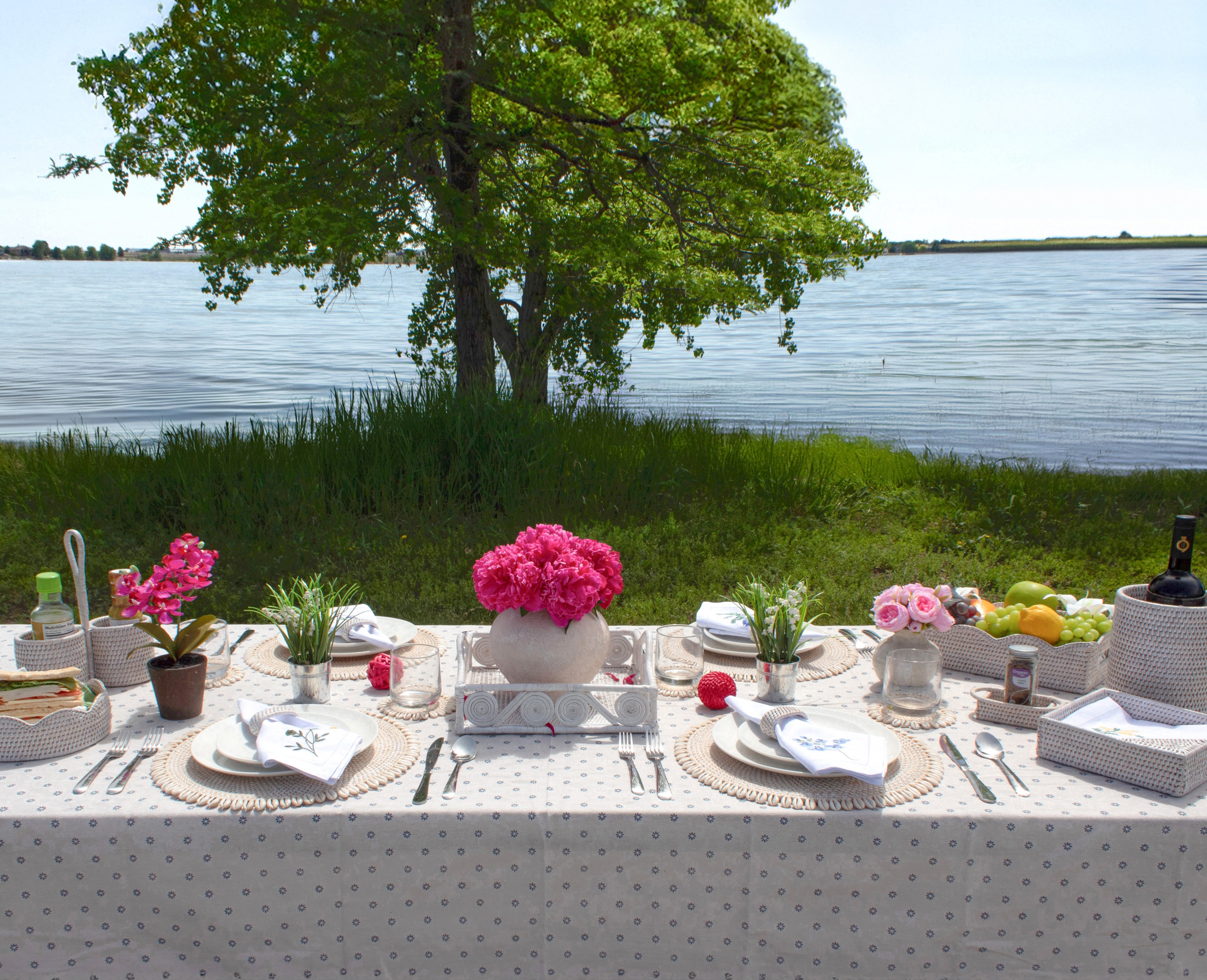 Dinning Table Setting-Luxury  High Quality Handmade Sustainable-Whitewash Rattan Seashell Placemat-04-banner