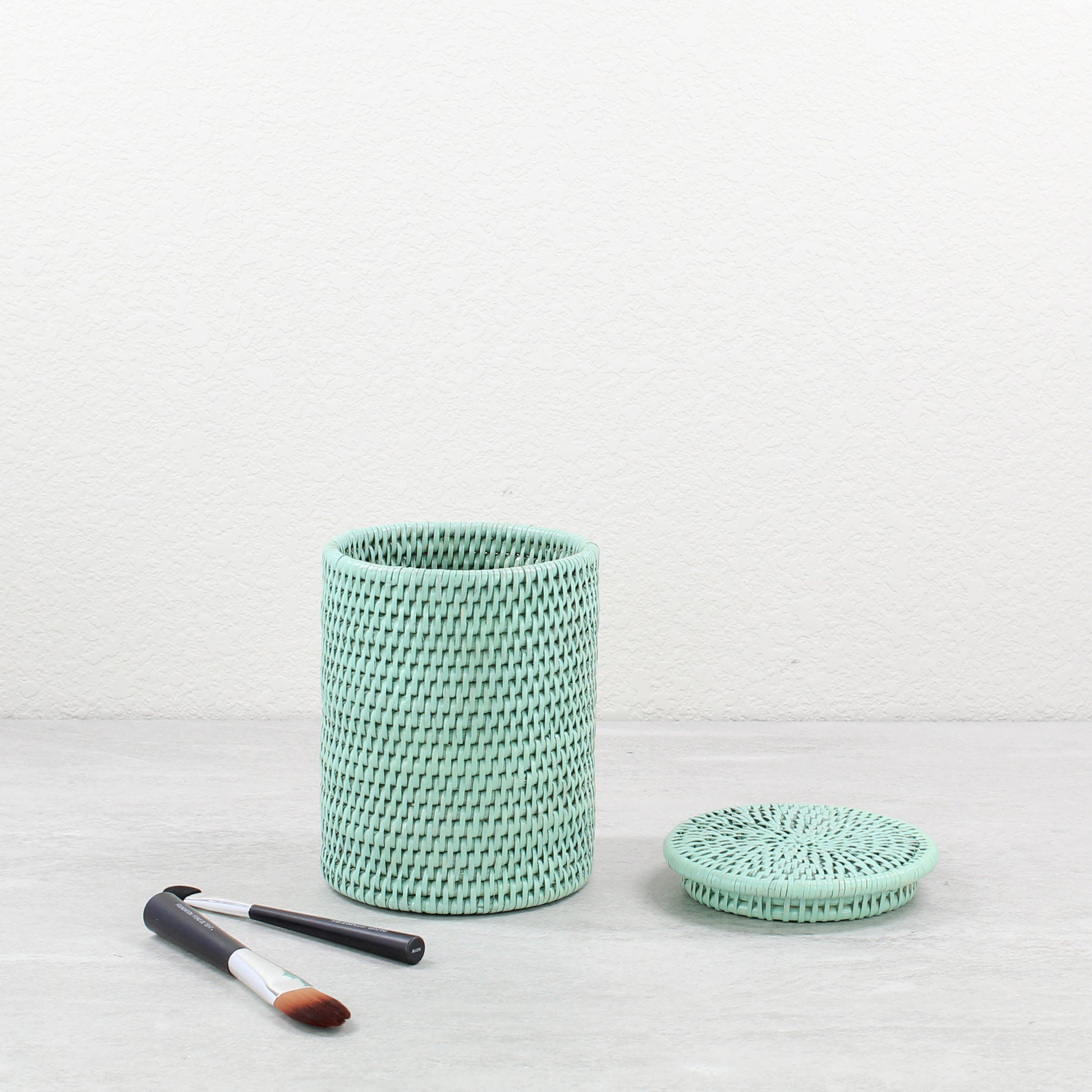 Eco-Handcraft-Rattan_Round_Box_with_Lid_no_Insert_-Sustainable_Home_Organizing-Sage-Leaf-003
