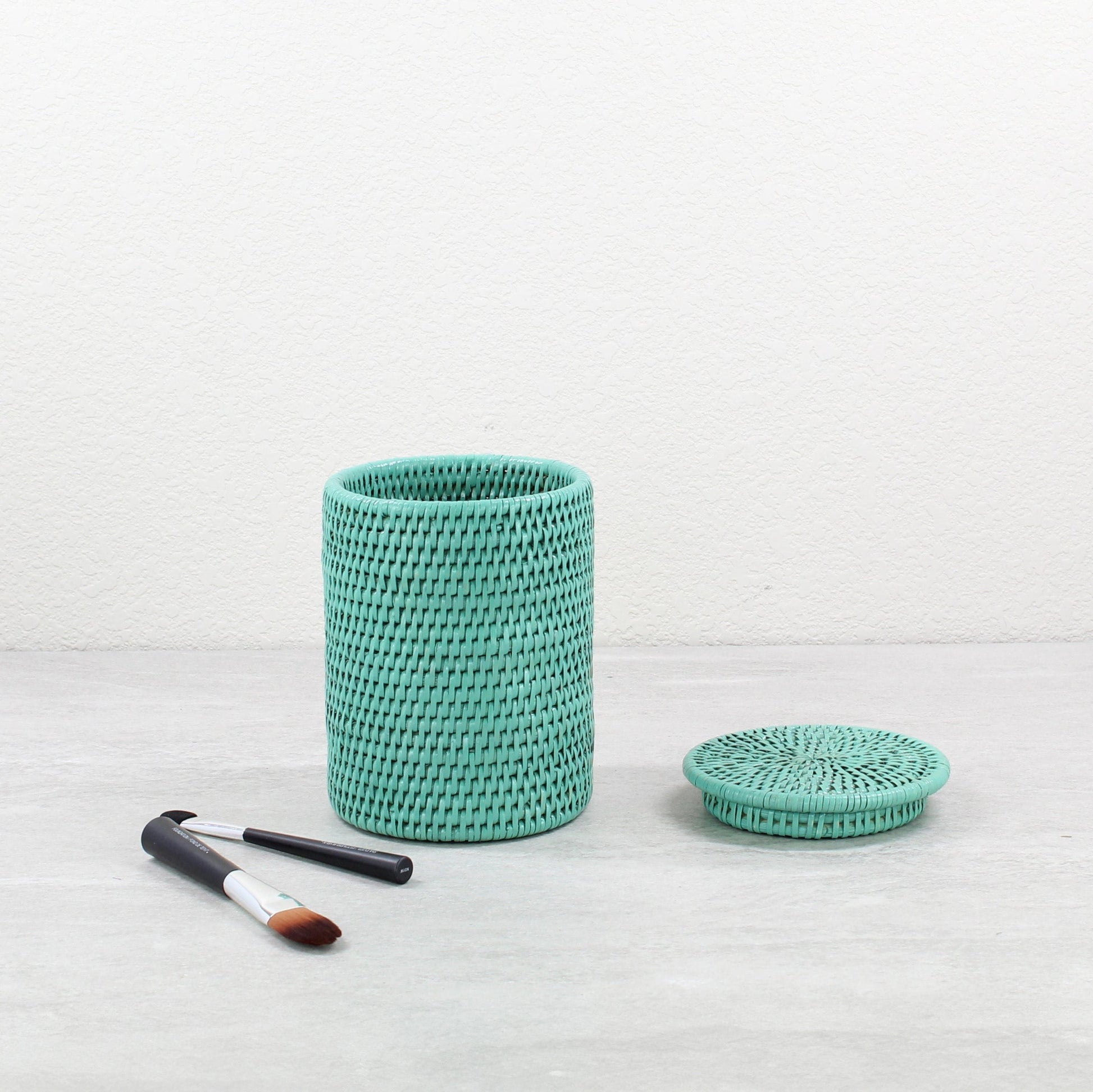 Eco-Handcraft-Rattan_Round_Box_with_Lid_no_Insert_-Sustainable_Home_Organizing-Sea-Glass-001