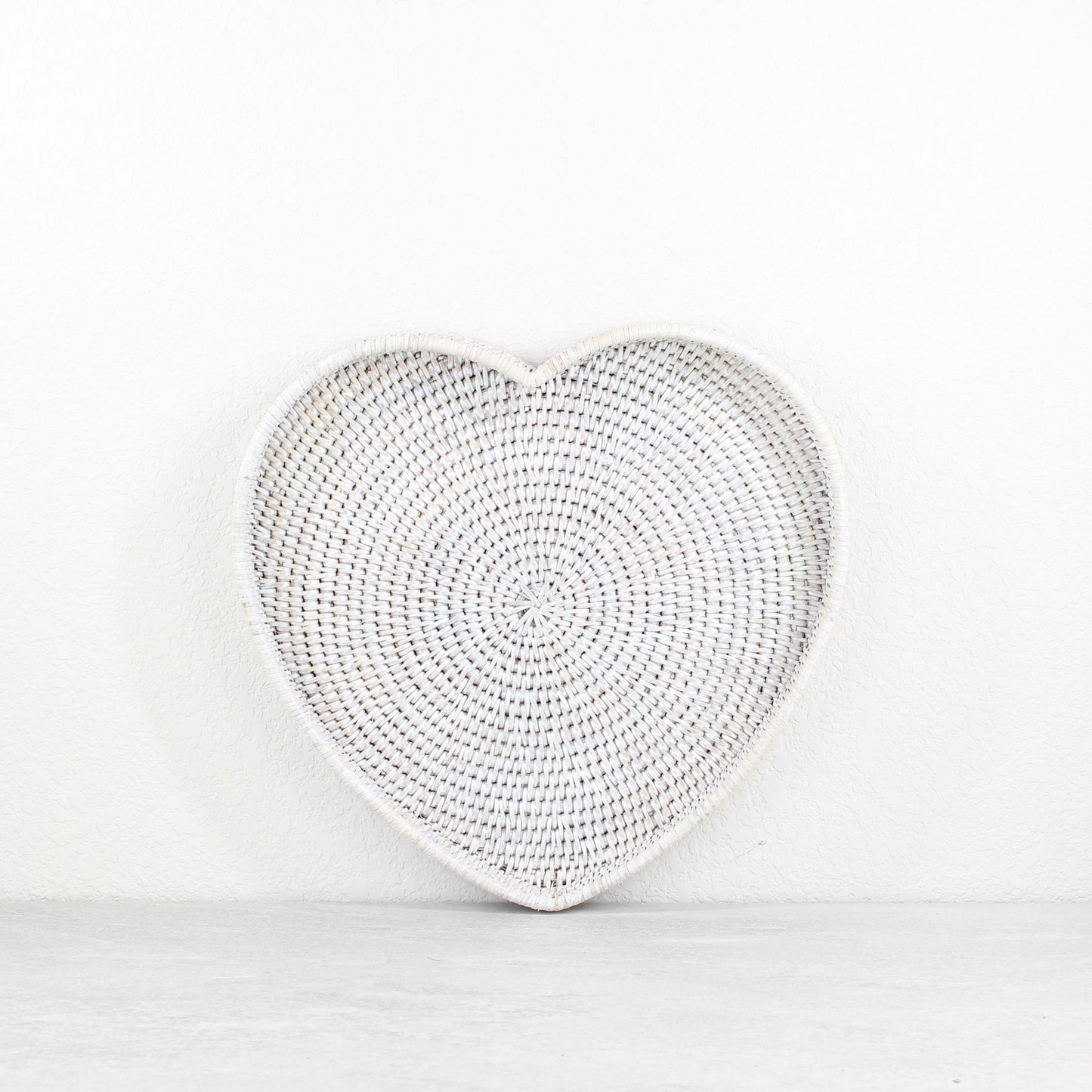 Eco_Handcraft-Rattan_Heart_Tray-Sustainable_Luxury_Home_Organizing-05