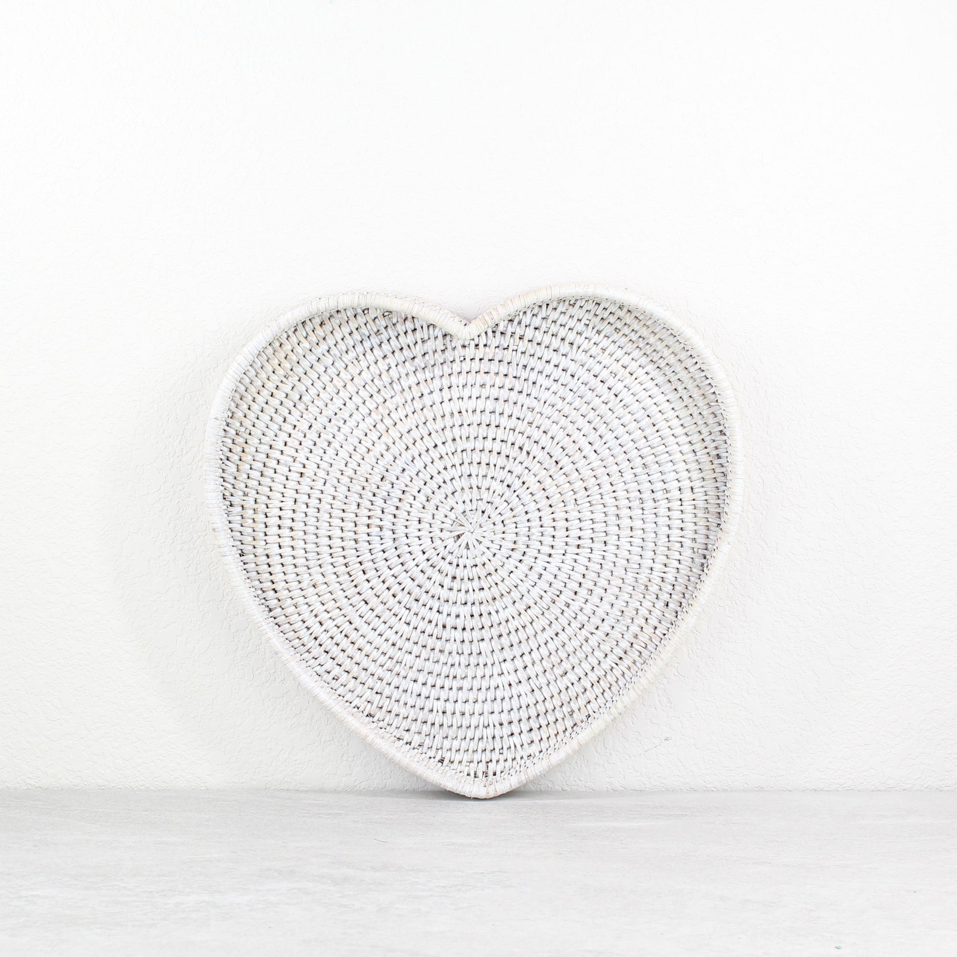 Eco_Handcraft-Rattan_Heart_Tray-Sustainable_Luxury_Home_Organizing-05