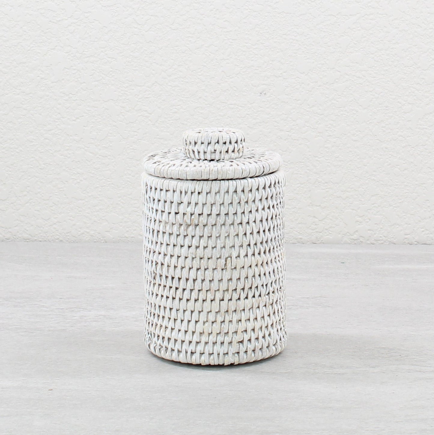 Eco Handcraft -Rattan_Round_Basket_with_Lid_No_Insert_-Sustainable_Home_Organizing-Whitewash-02
