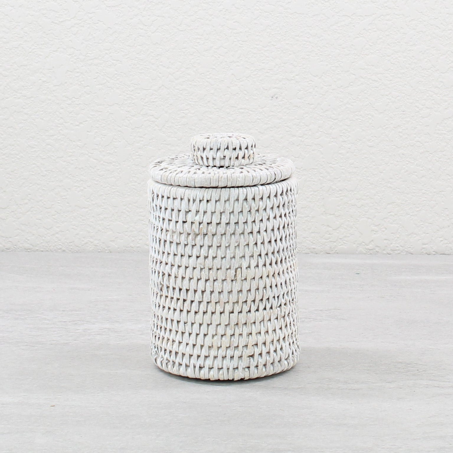 Eco Handcraft -Rattan_Round_Basket_with_Lid_No_Insert_-Sustainable_Home_Organizing-Whitewash-02